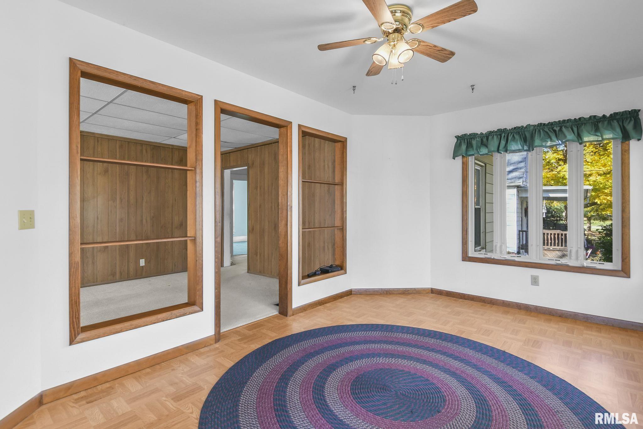 405 N WALNUT Street