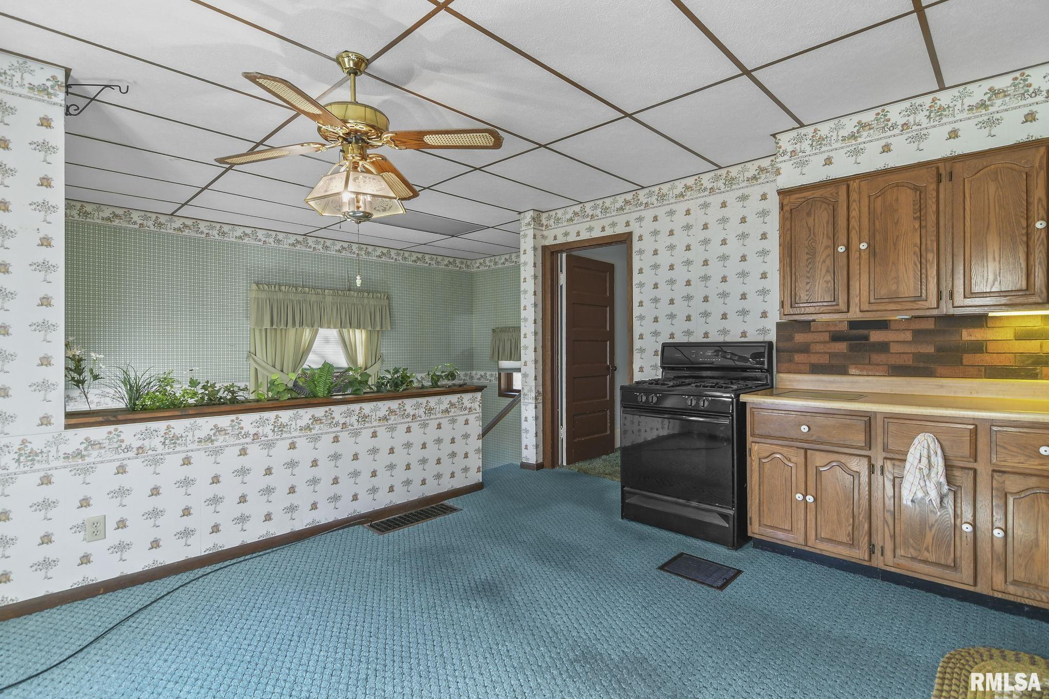 405 N WALNUT Street