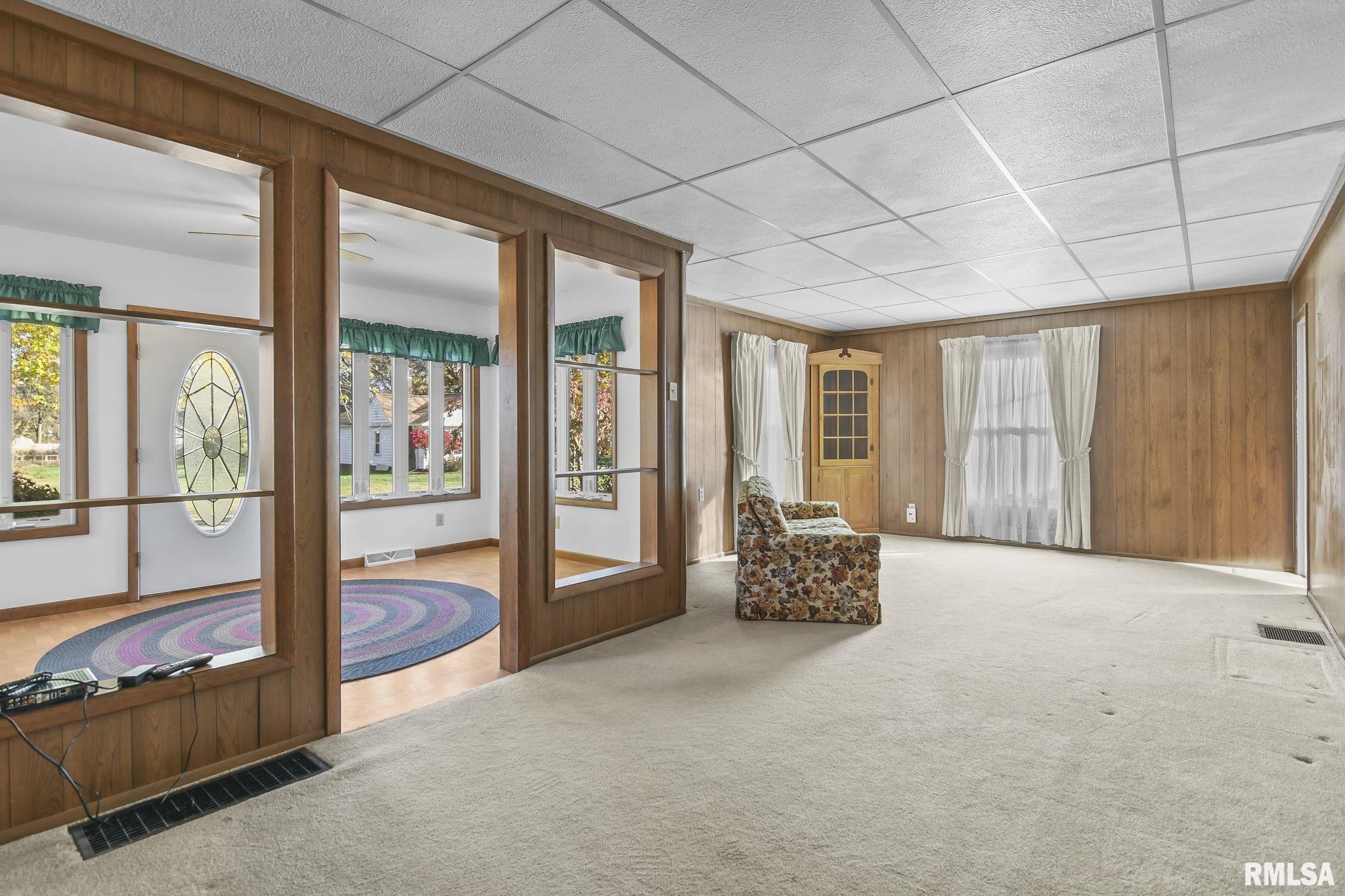 405 N WALNUT Street