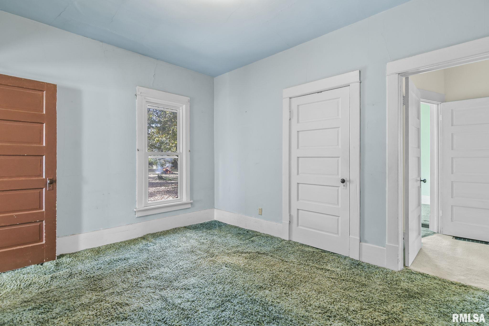 405 N WALNUT Street