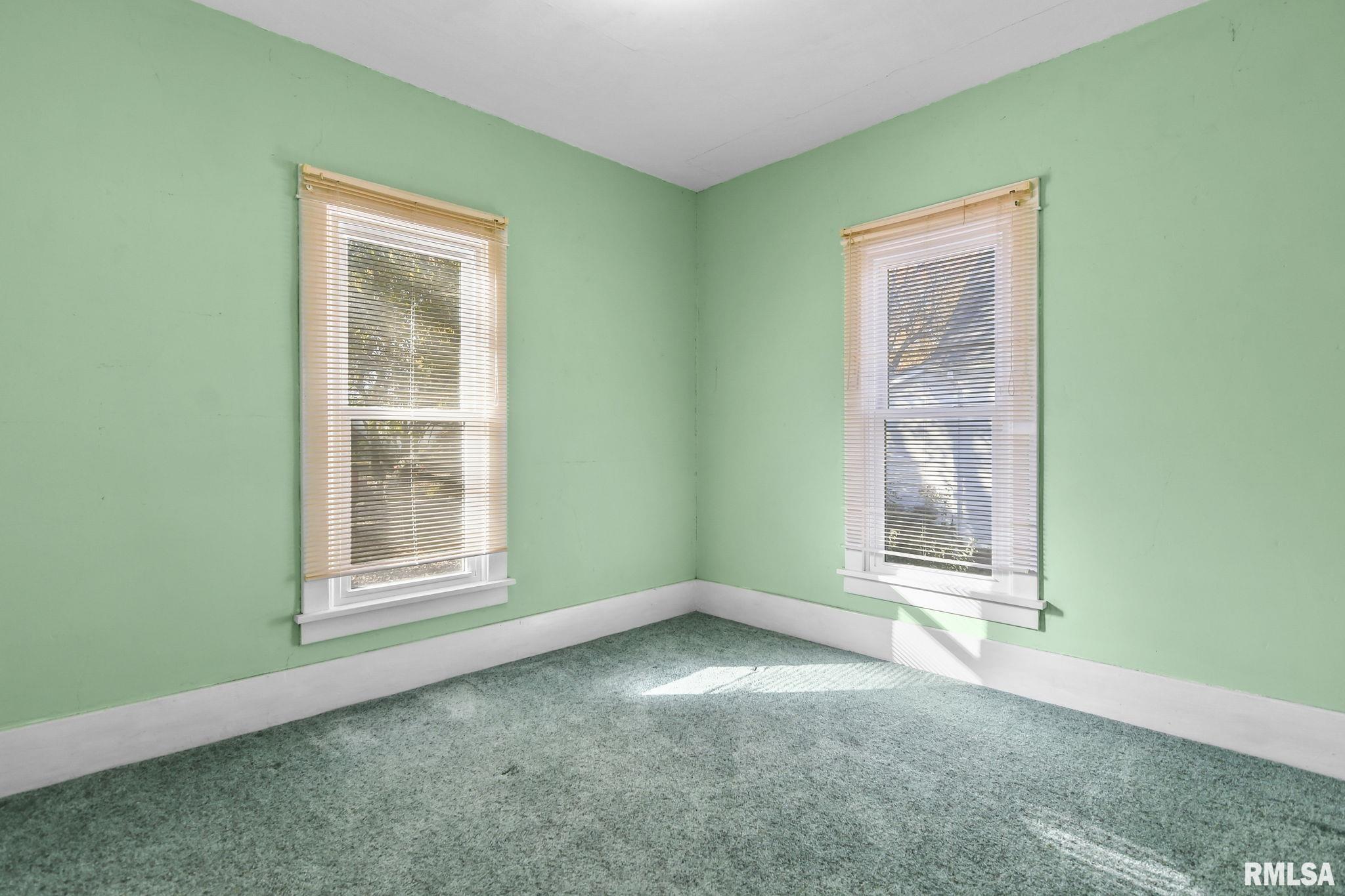 405 N WALNUT Street