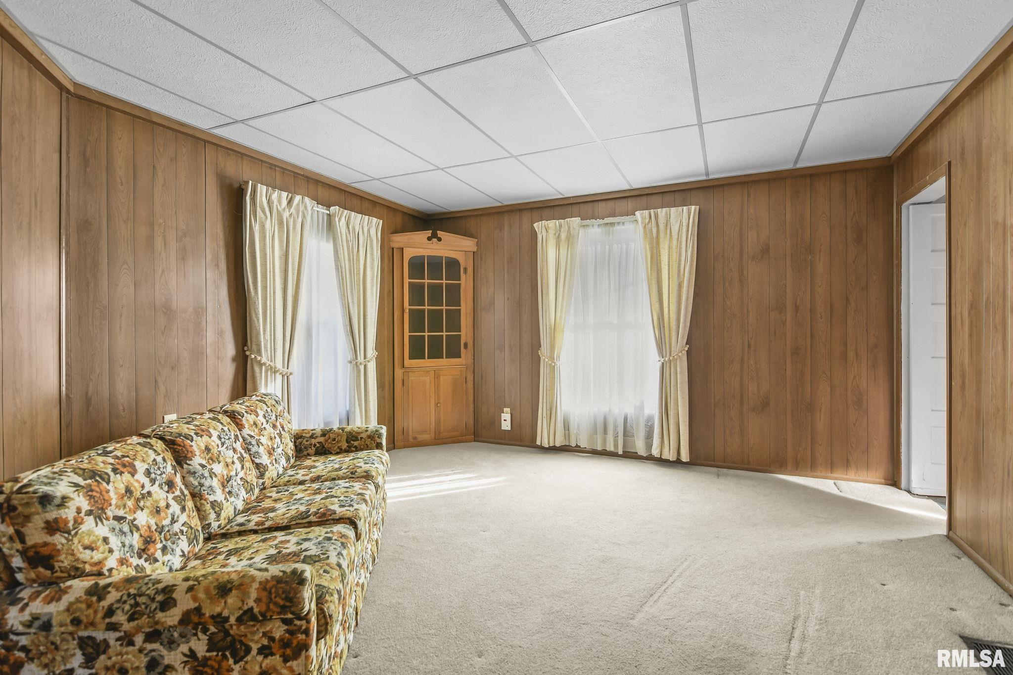 405 N WALNUT Street