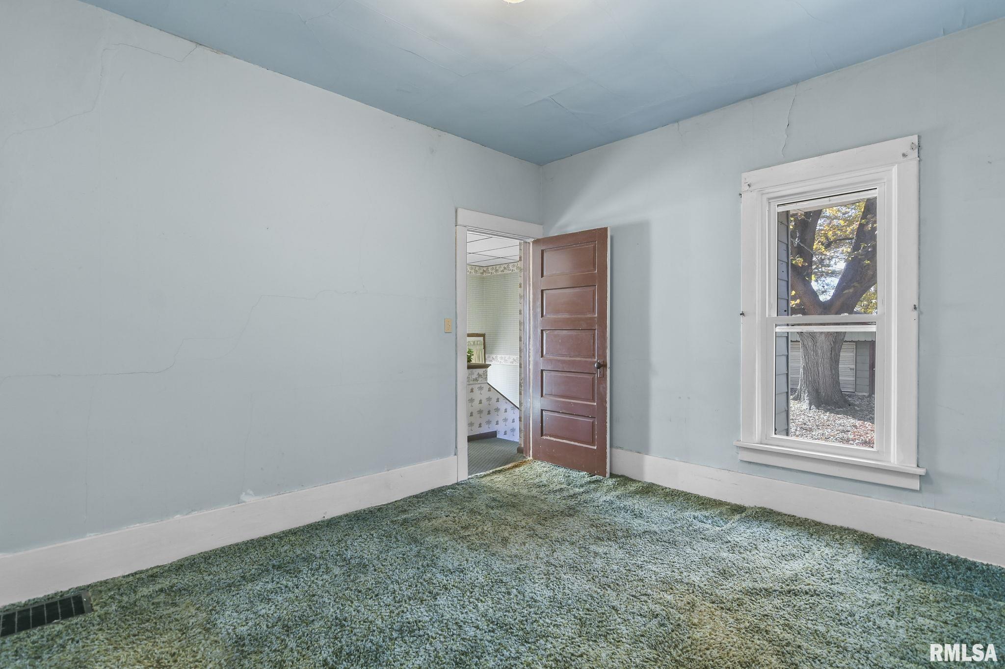 405 N WALNUT Street