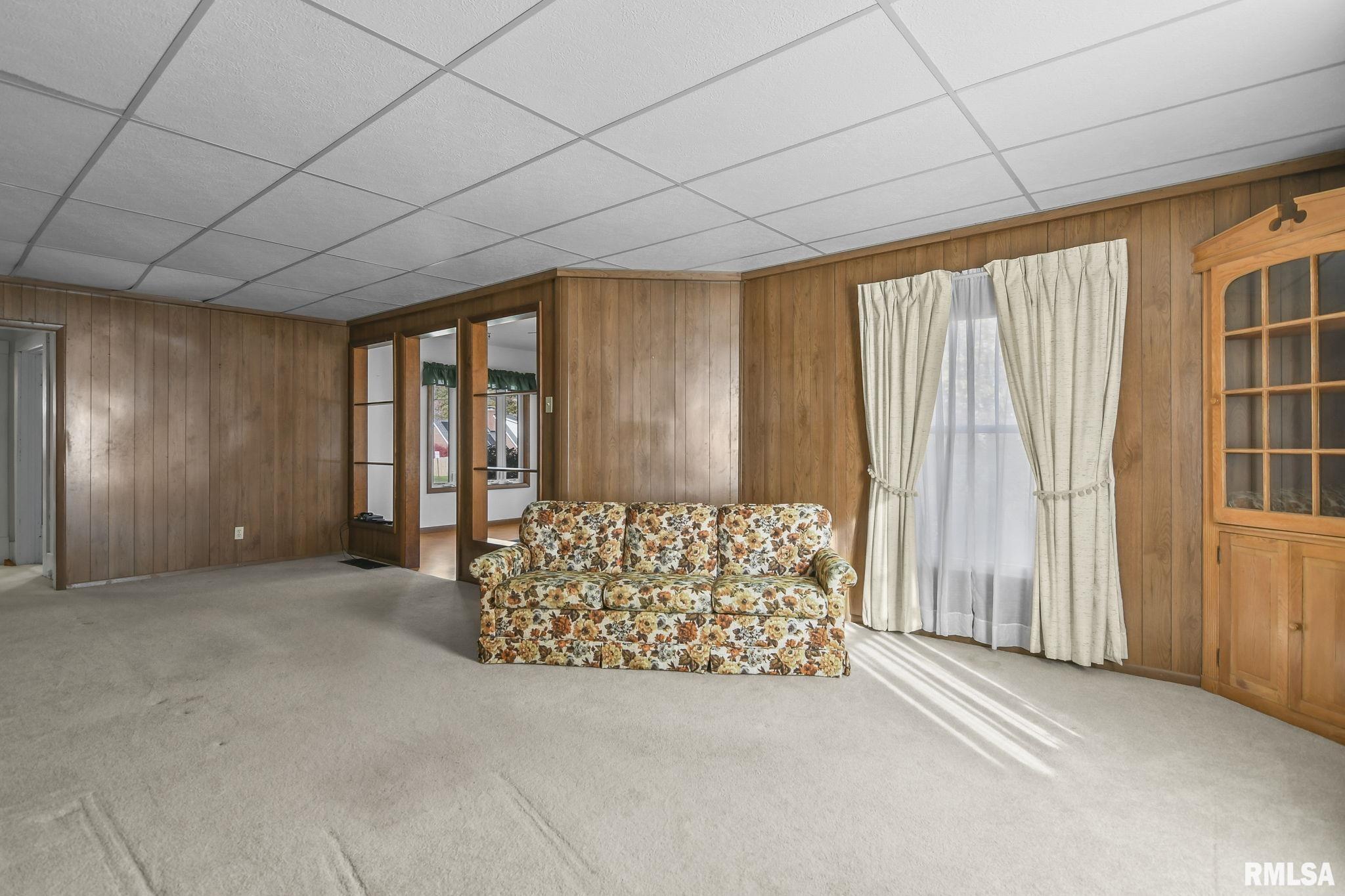 405 N WALNUT Street