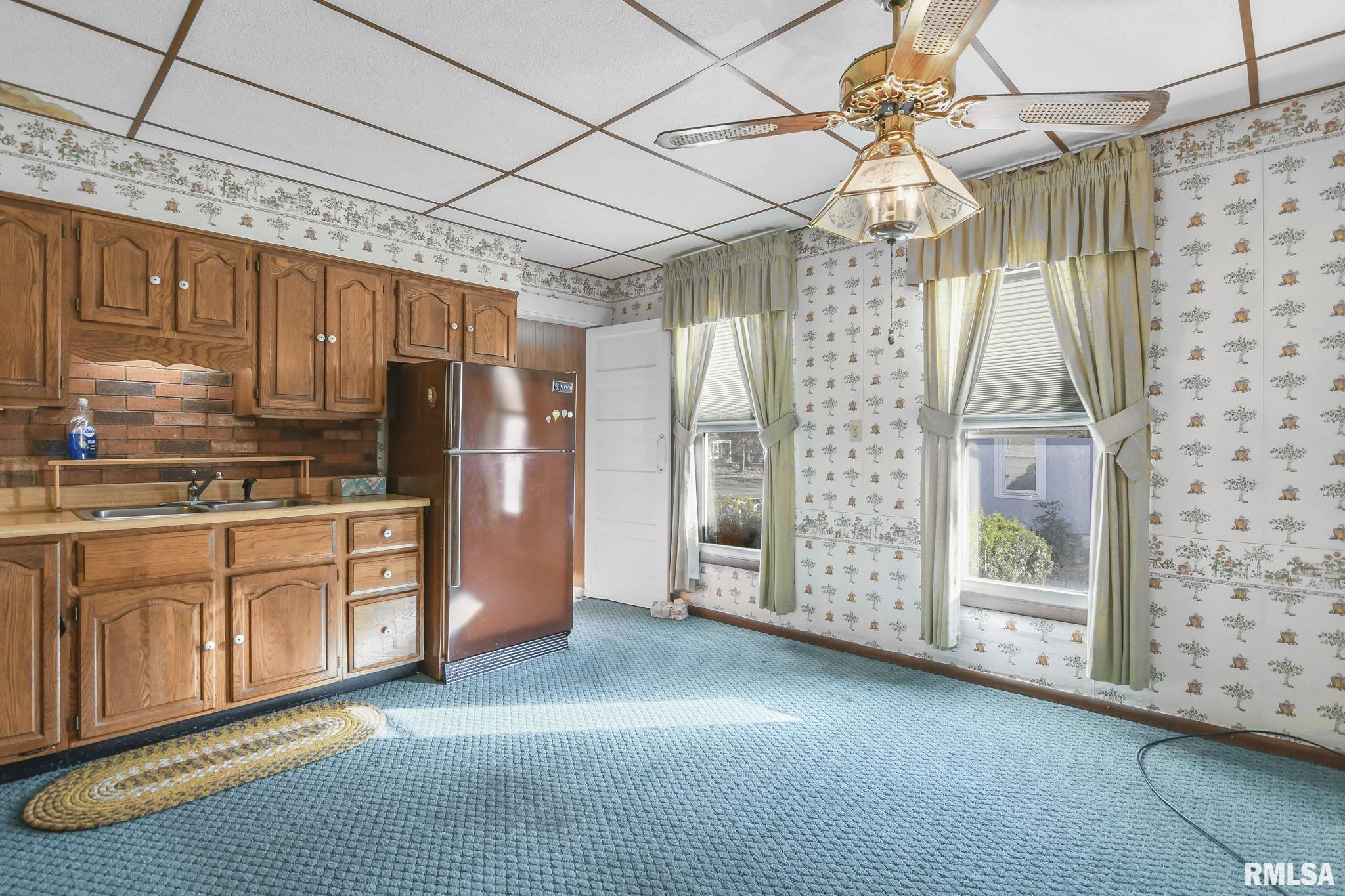 405 N WALNUT Street