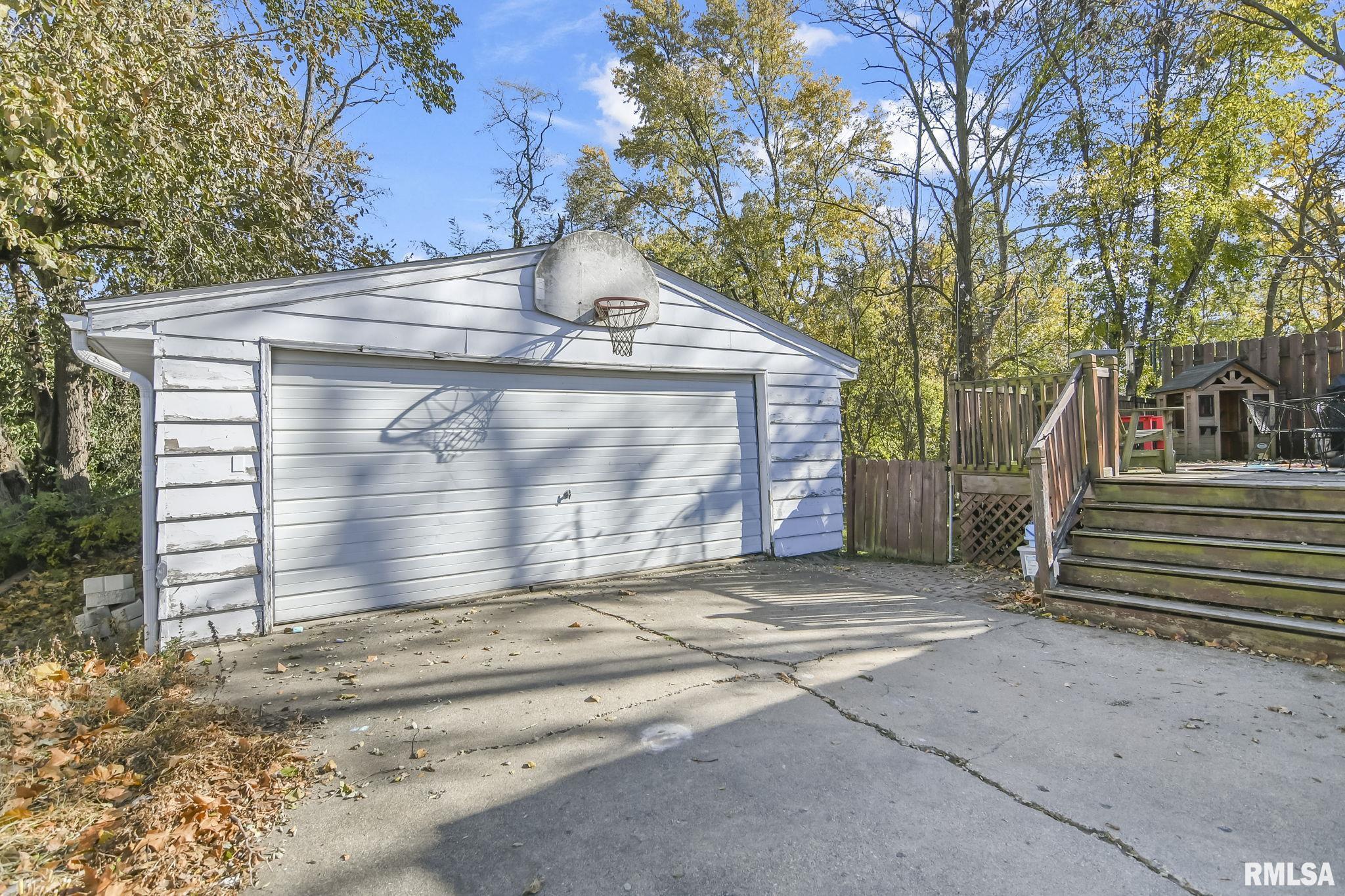 252 N Amos Avenue