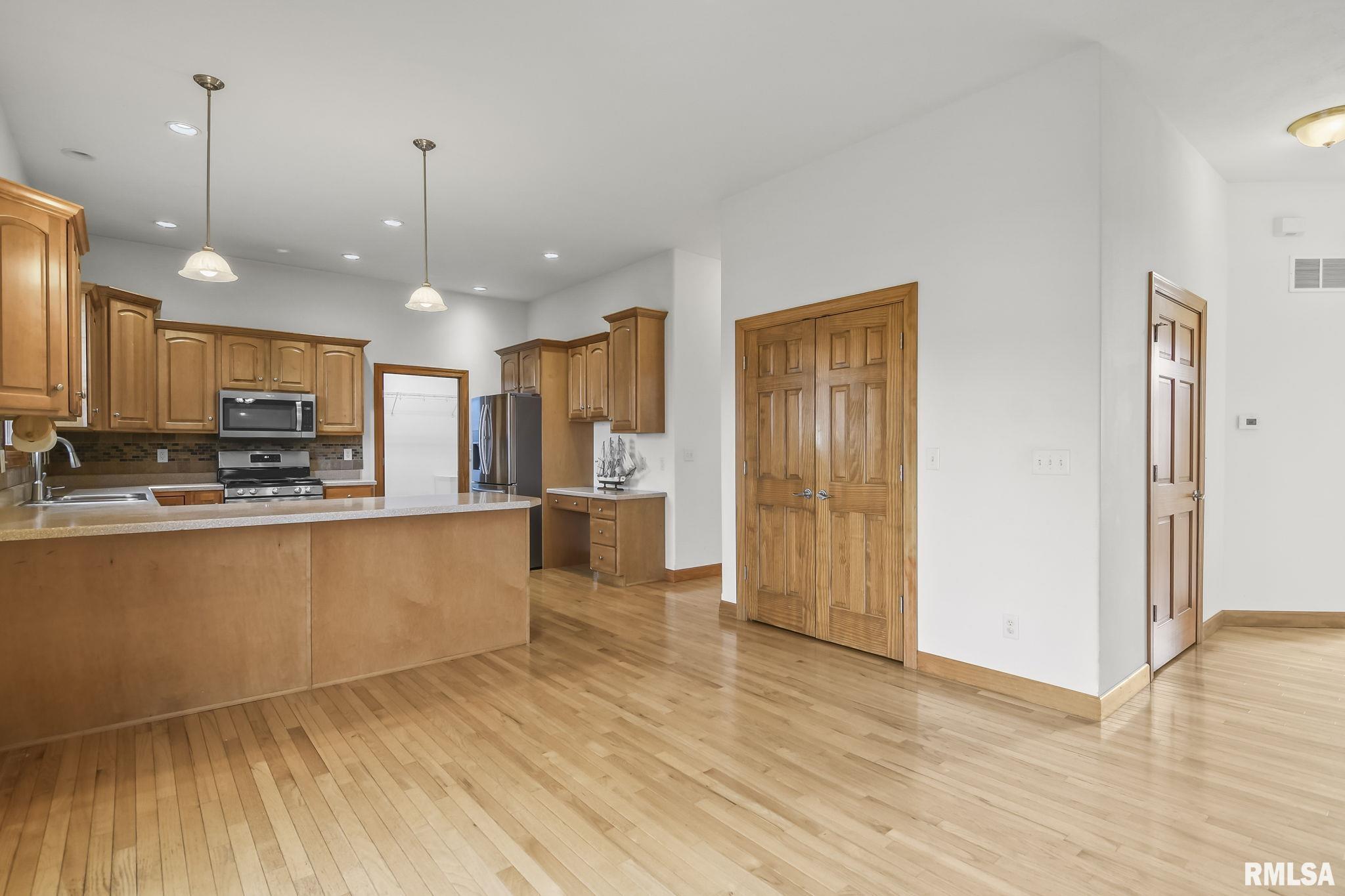 2221 Harbor Landing