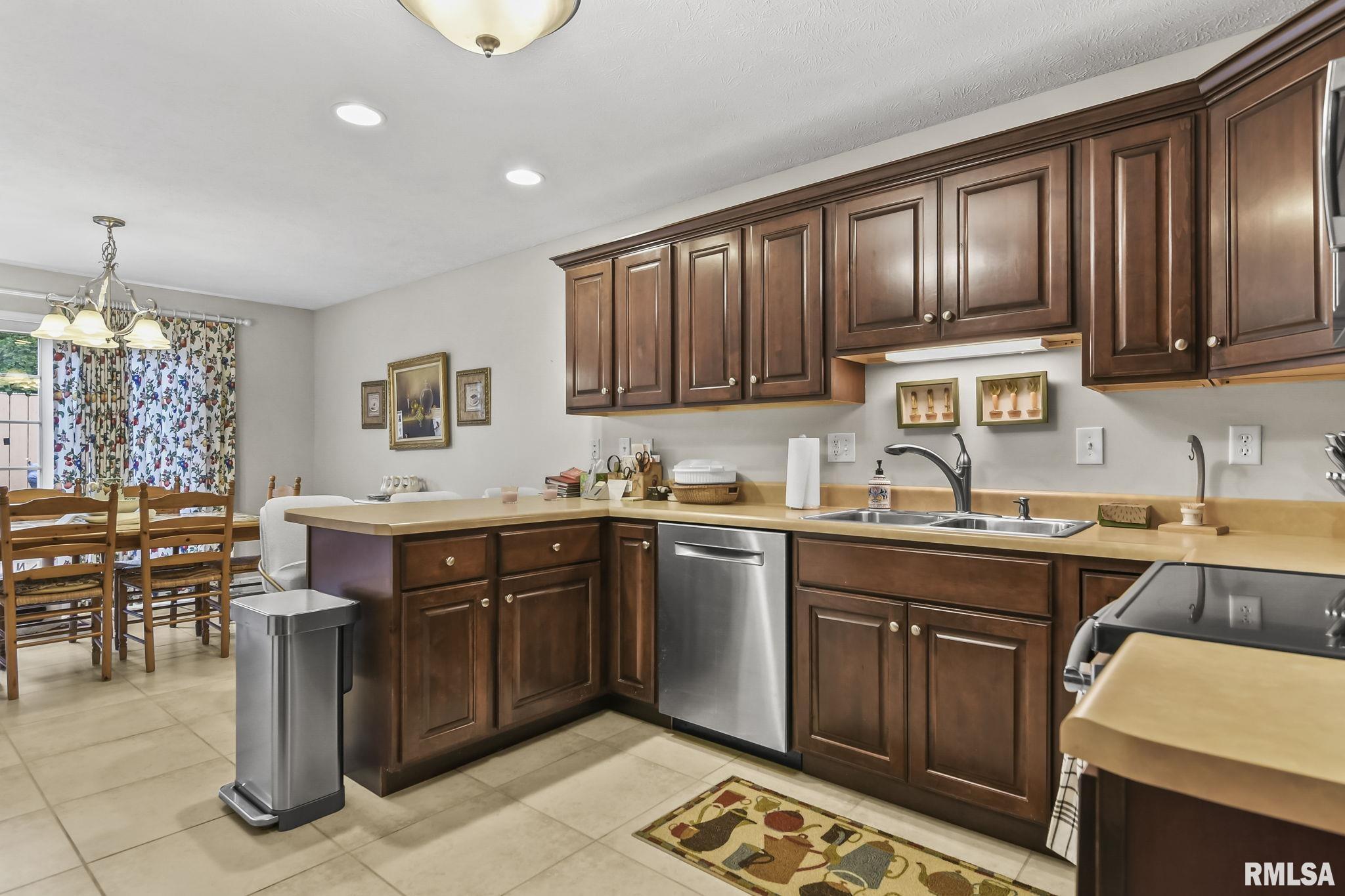 2708 Covered Wagon Trail