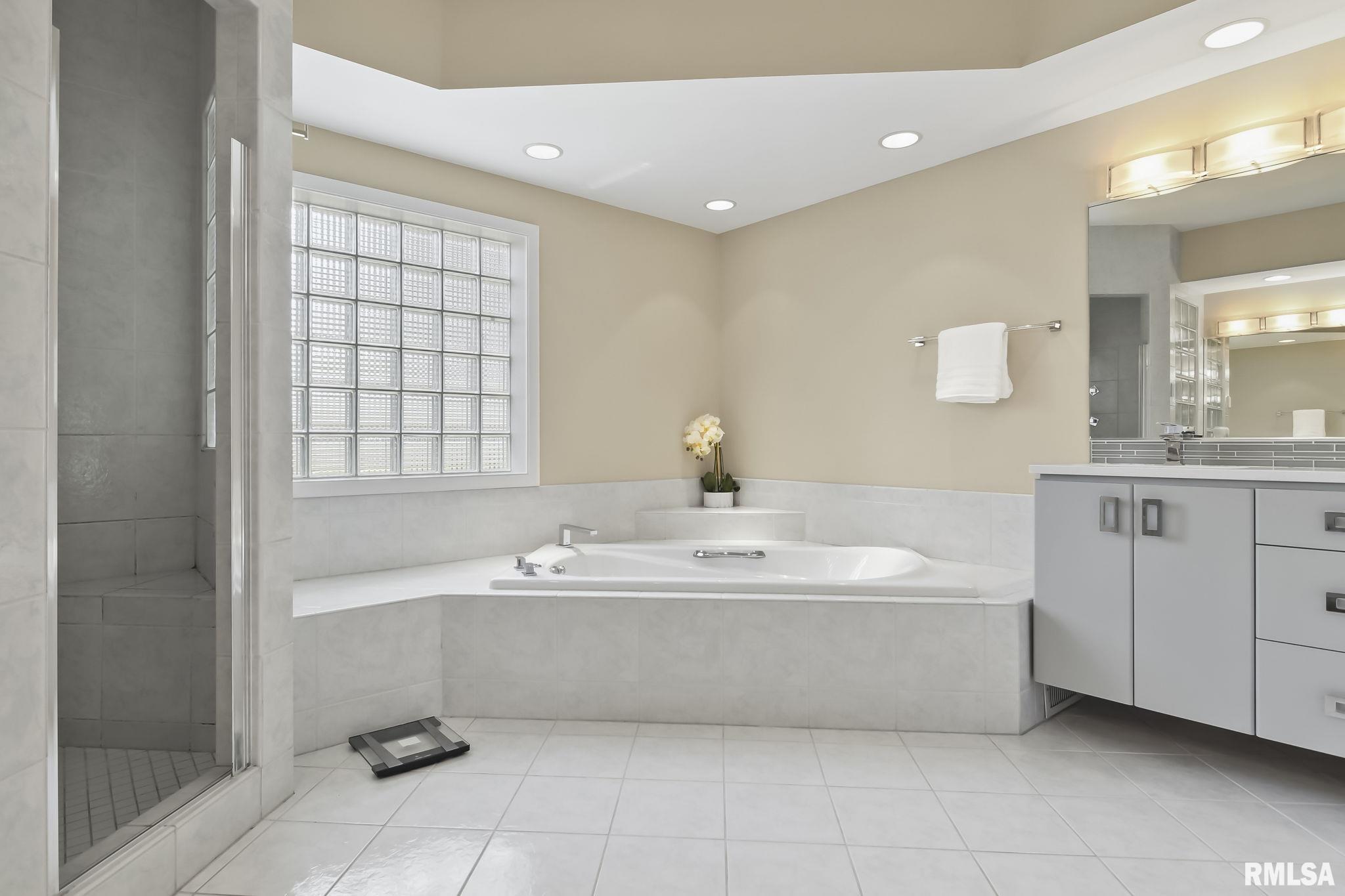 5200 EAGLE RIDGE