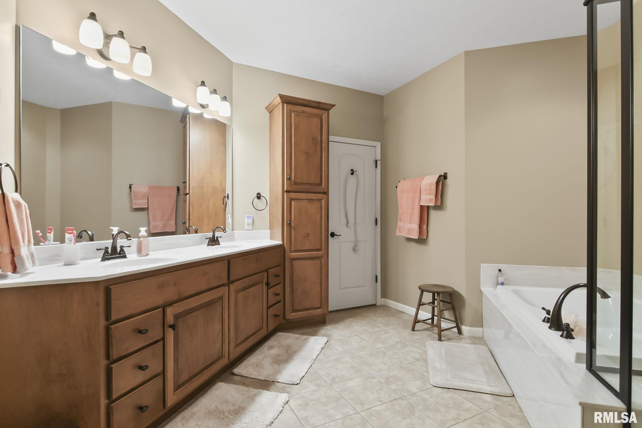 6209 WINTERBERRY Lane