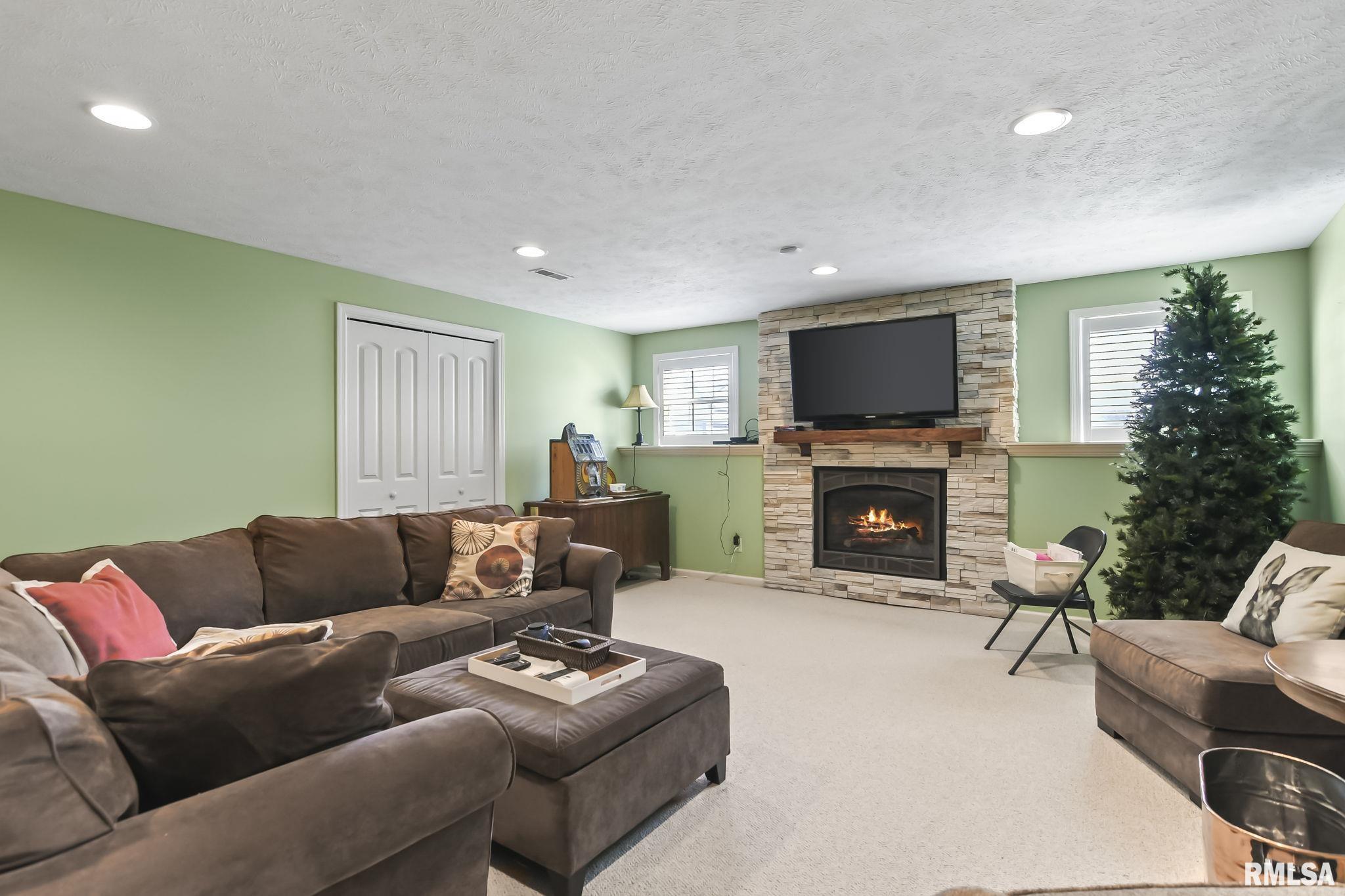 6209 WINTERBERRY Lane