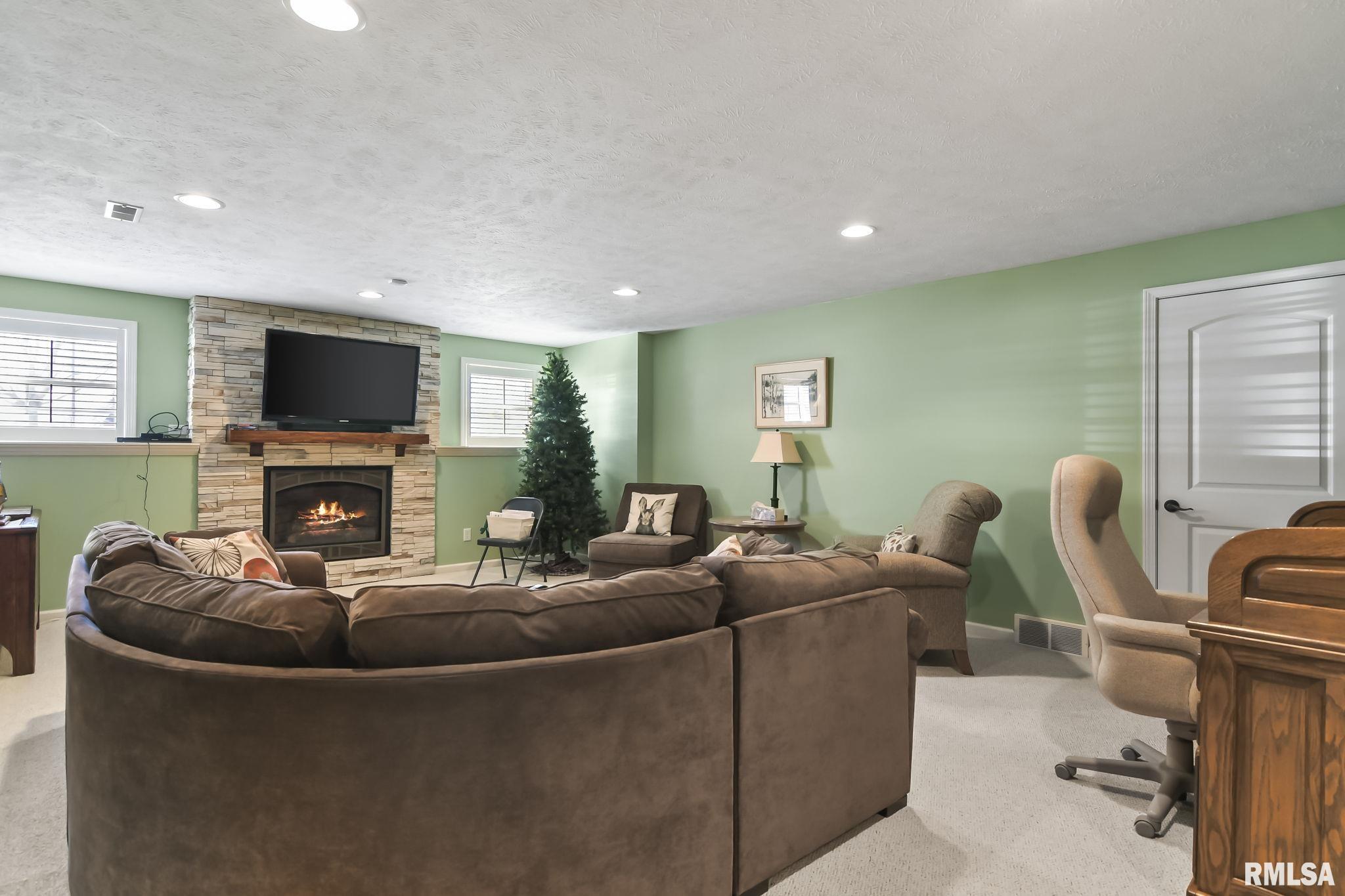 6209 WINTERBERRY Lane