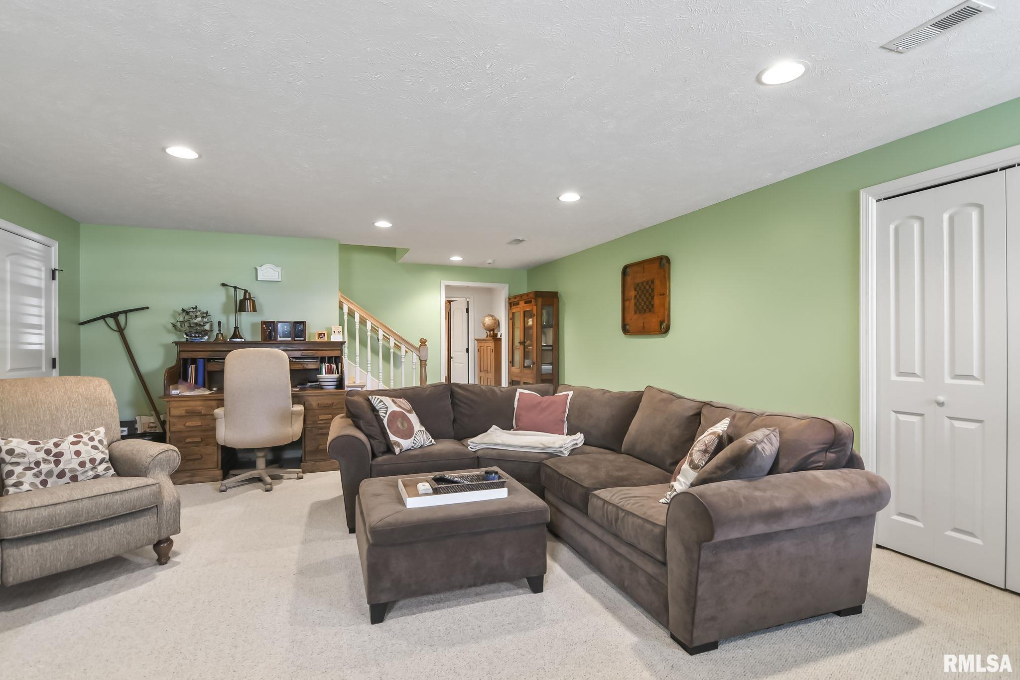 6209 WINTERBERRY Lane