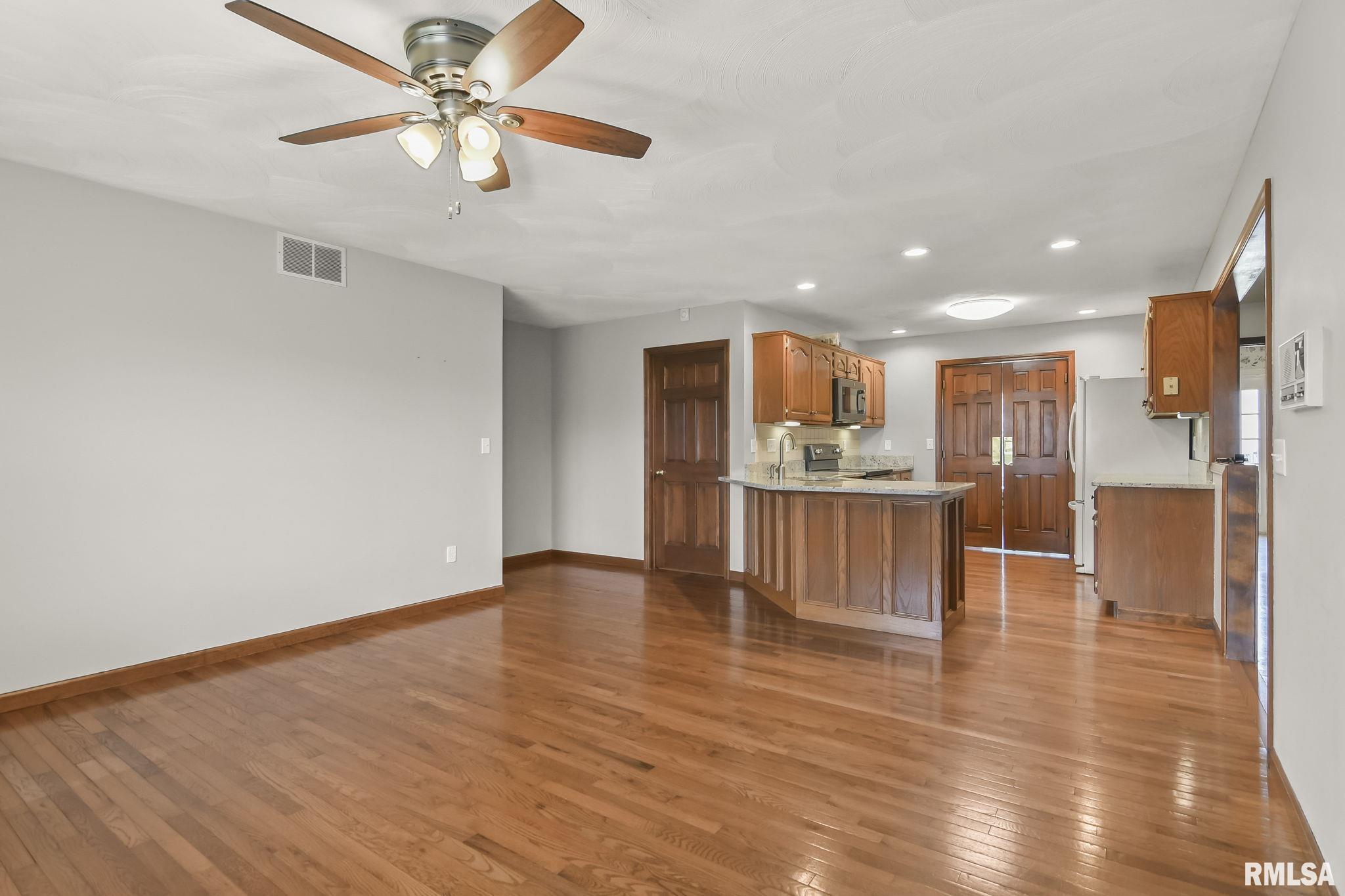 3009 Red Bud Lane