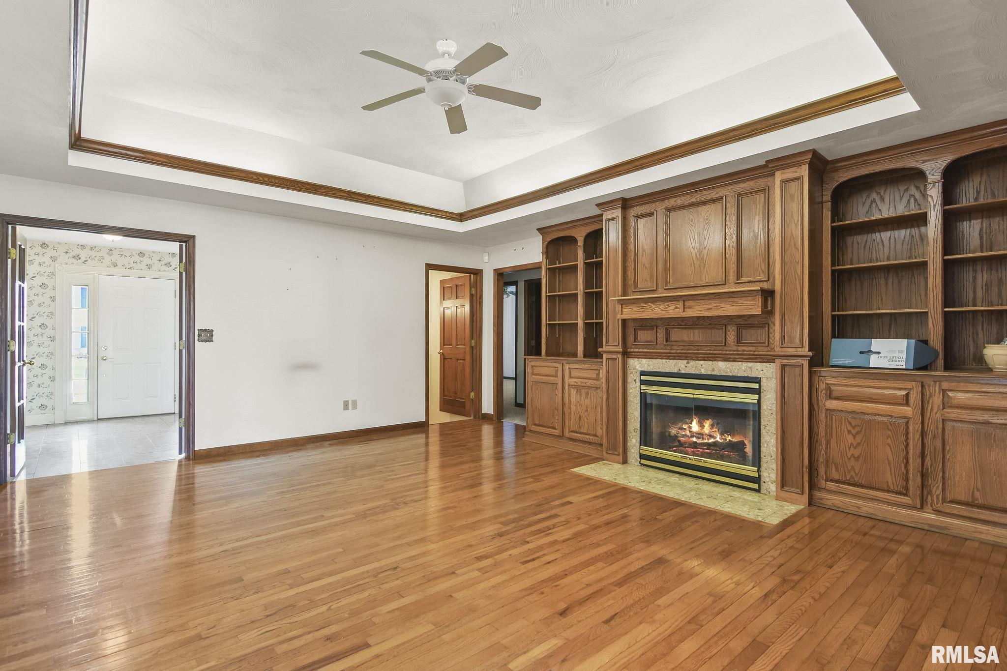 3009 Red Bud Lane