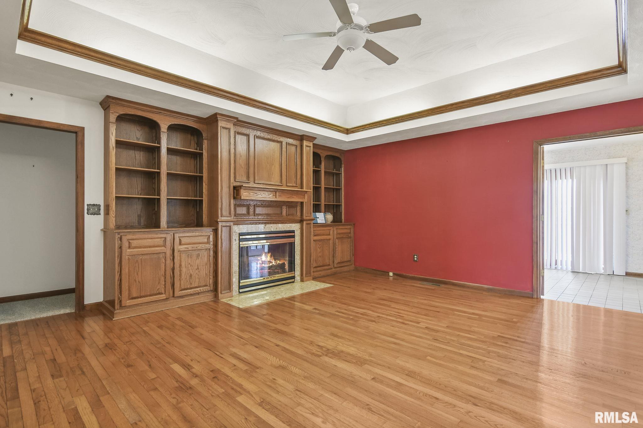 3009 Red Bud Lane