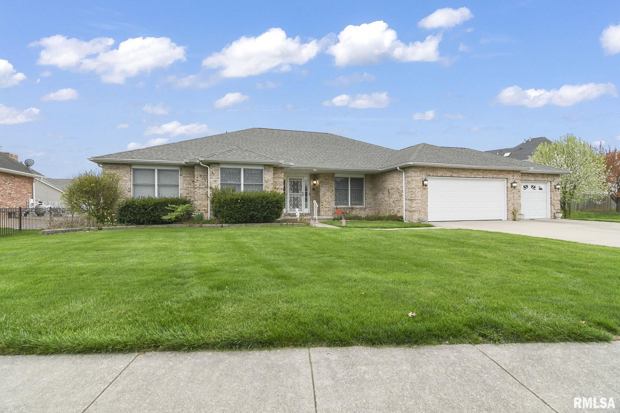 3009 Red Bud Lane