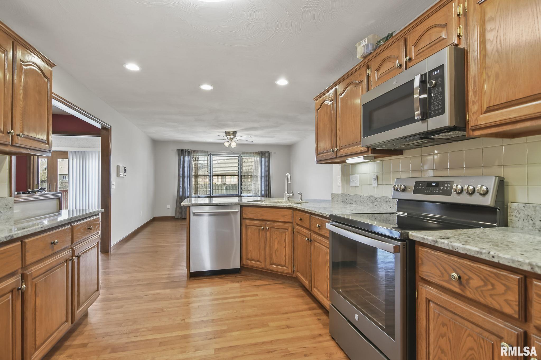 3009 Red Bud Lane