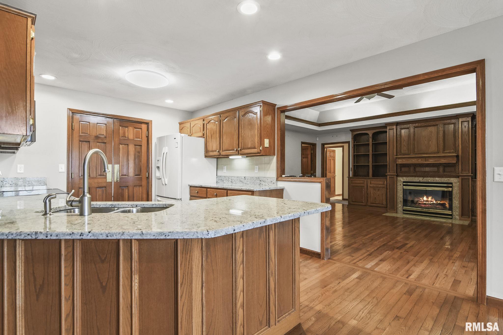 3009 Red Bud Lane
