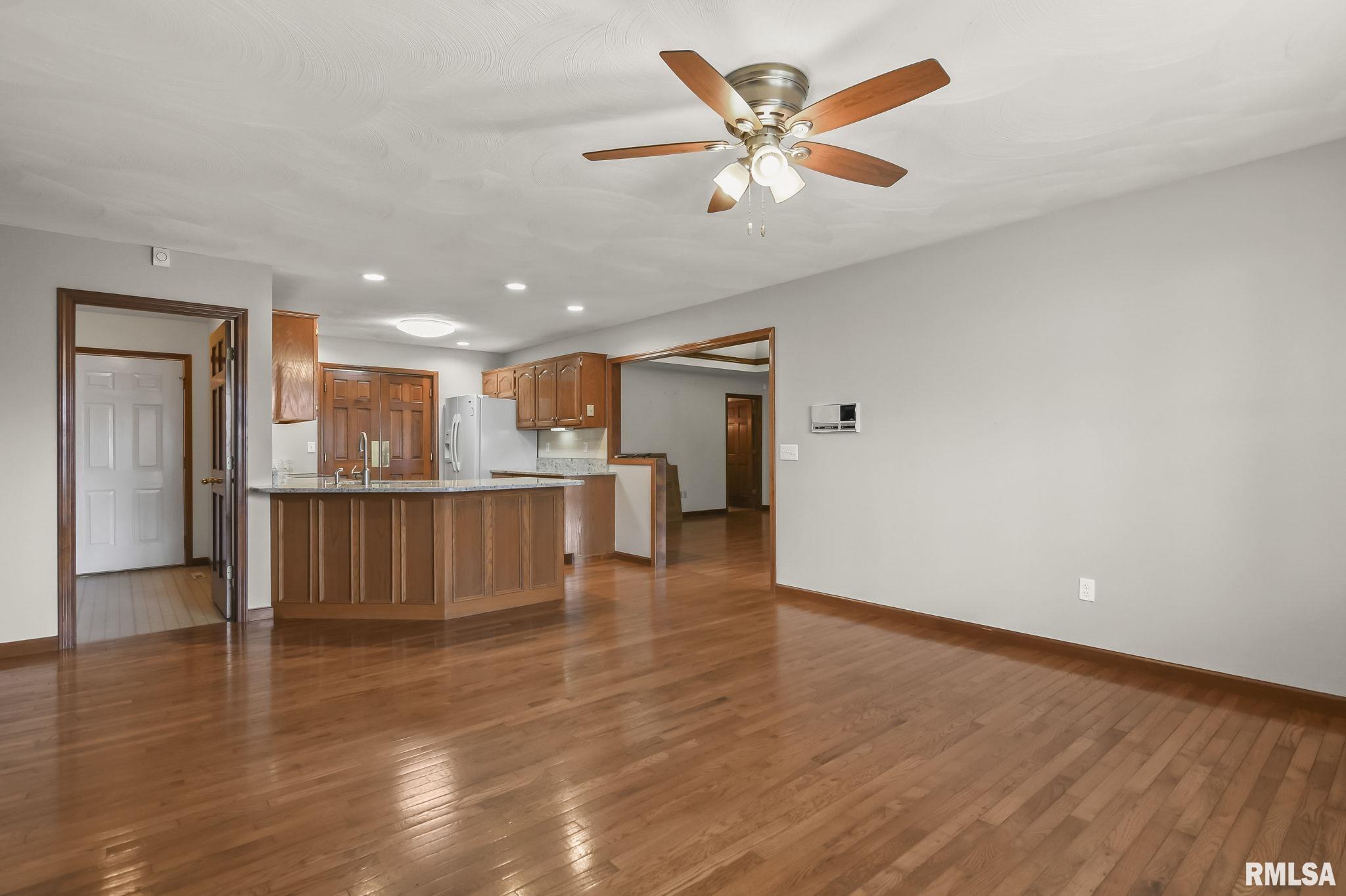 3009 Red Bud Lane