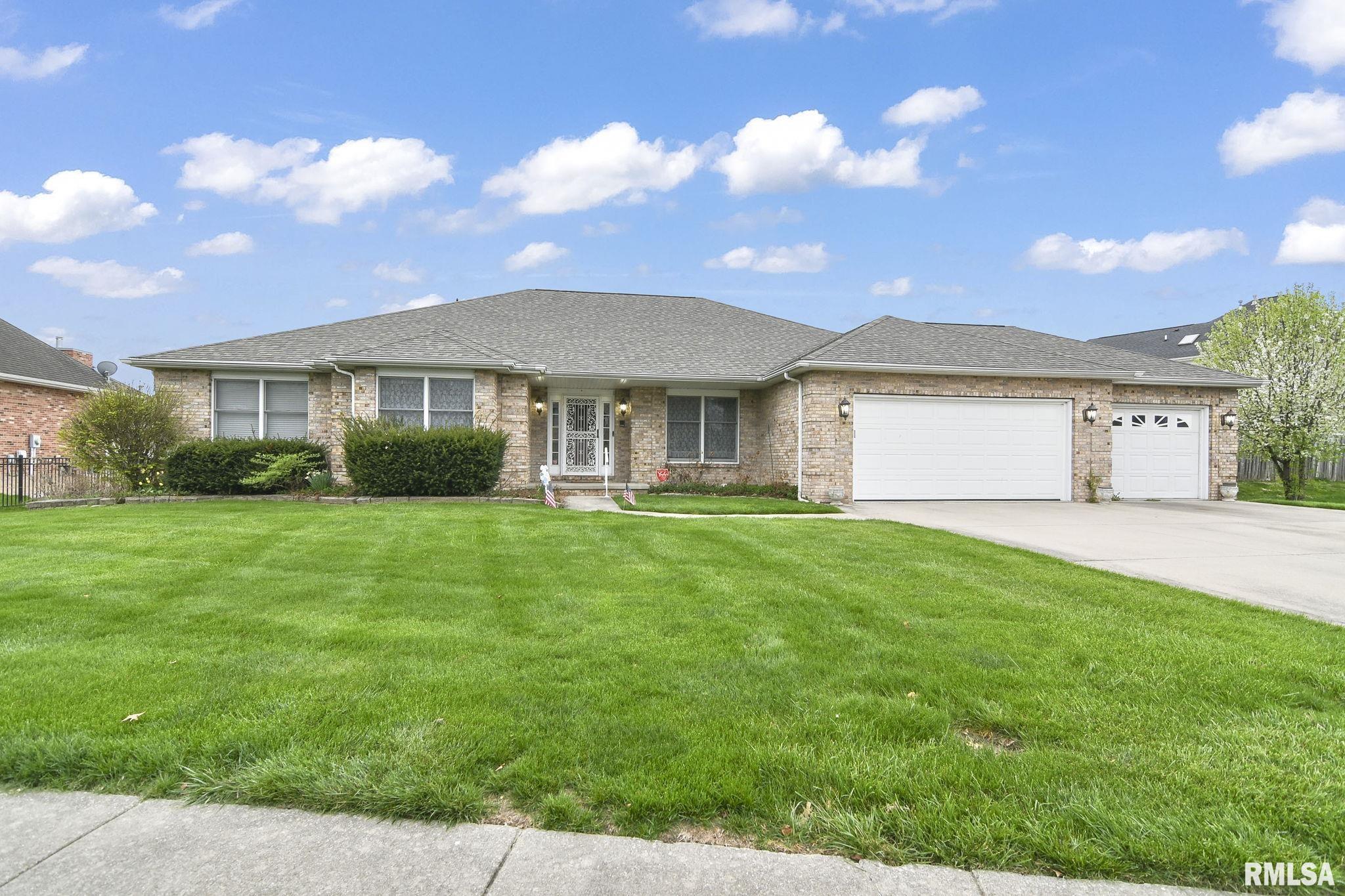 3009 Red Bud Lane