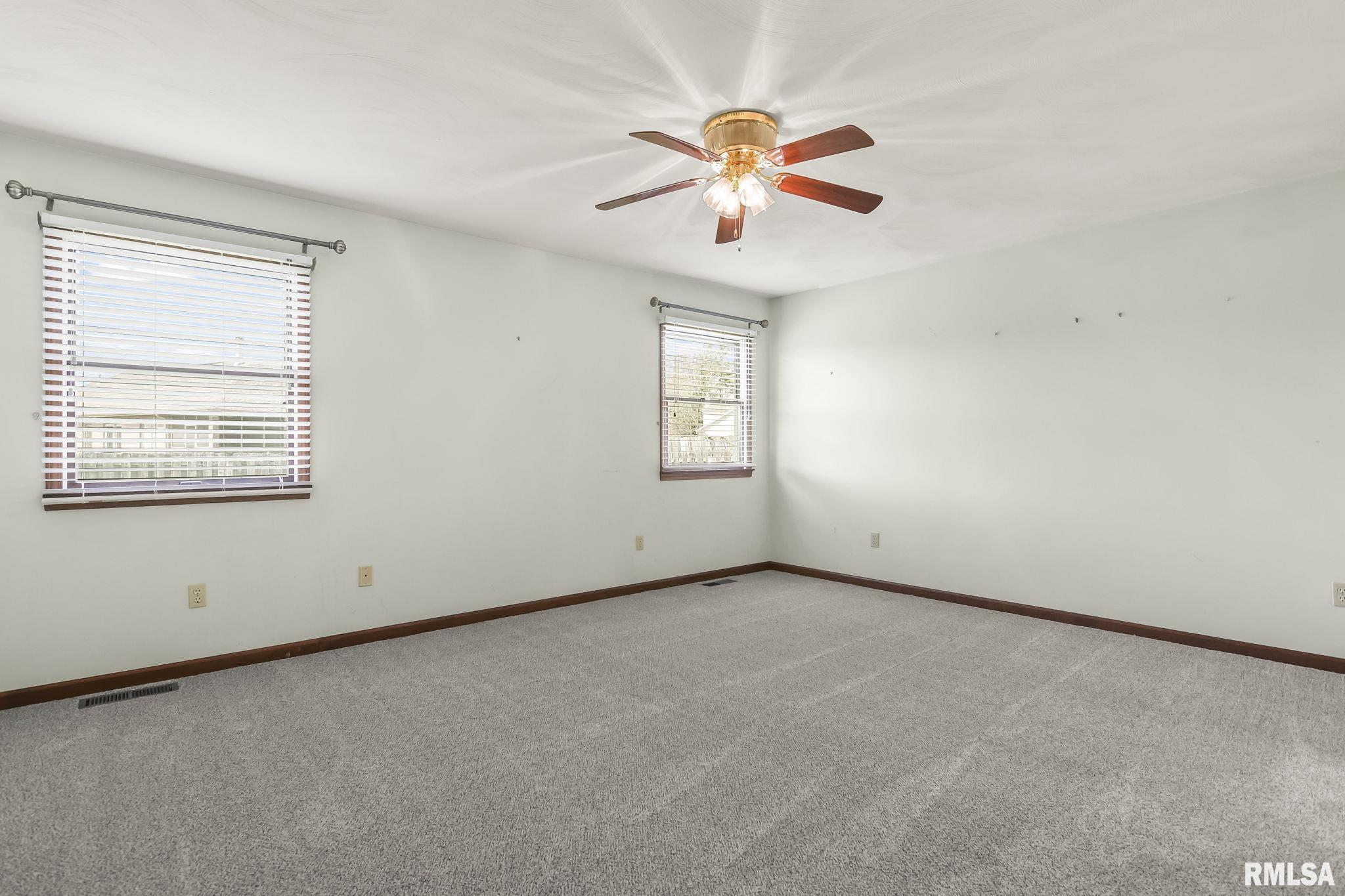3009 Red Bud Lane