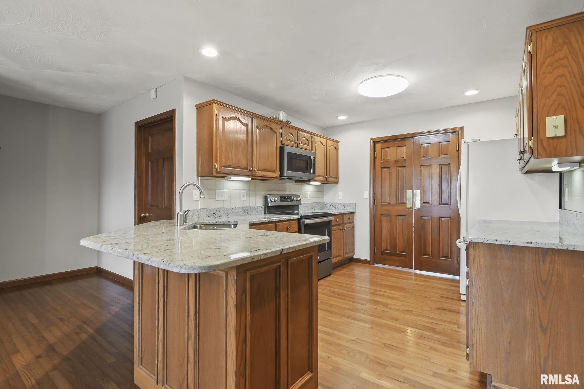 3009 Red Bud Lane