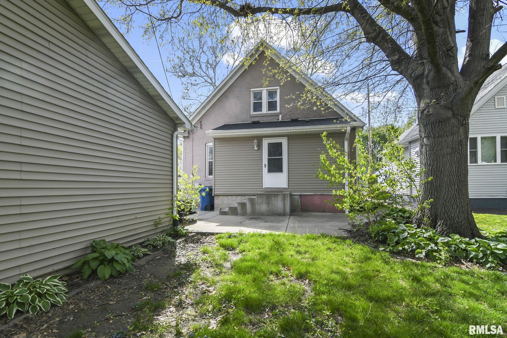 906 N WALNUT Street