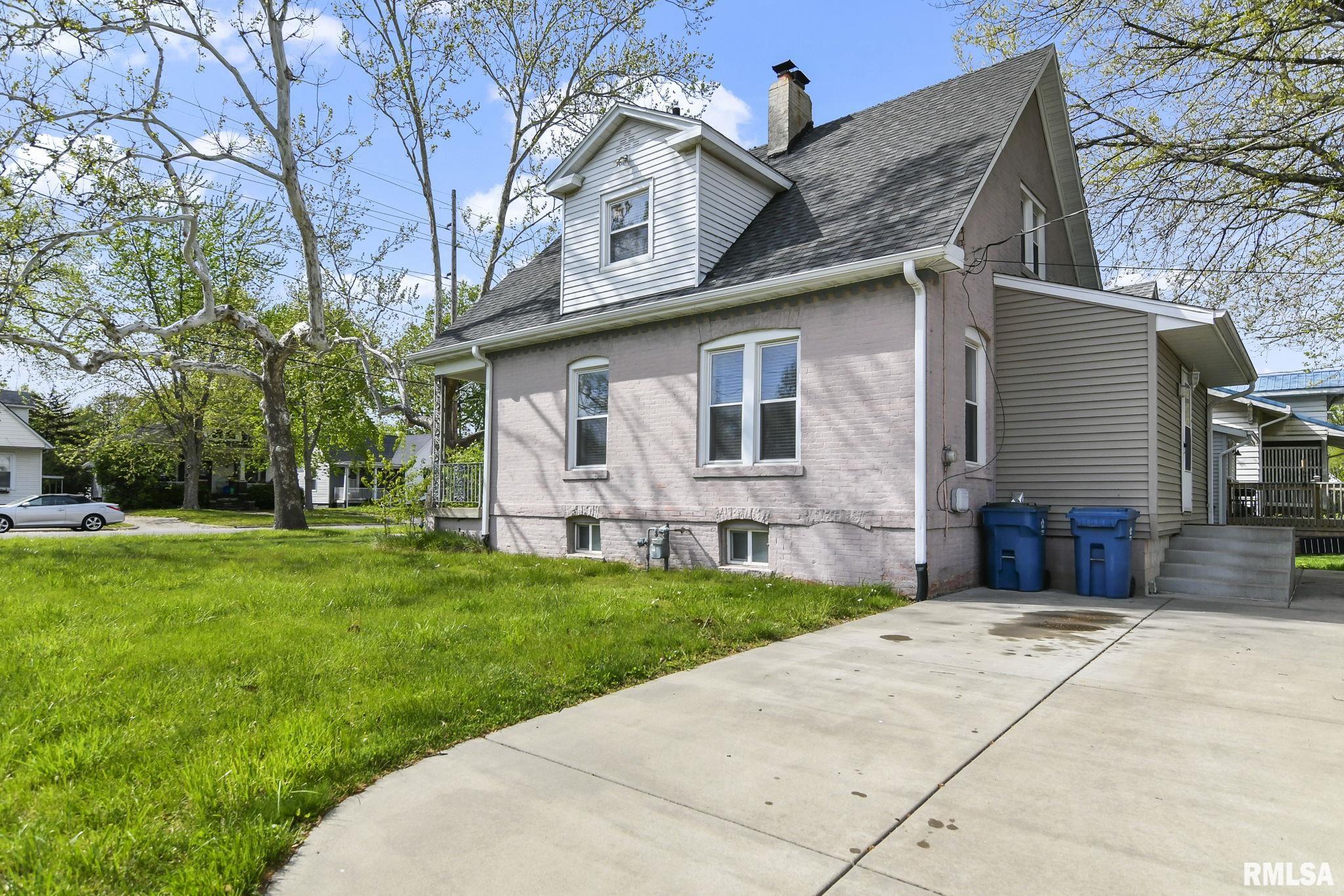 906 N WALNUT Street