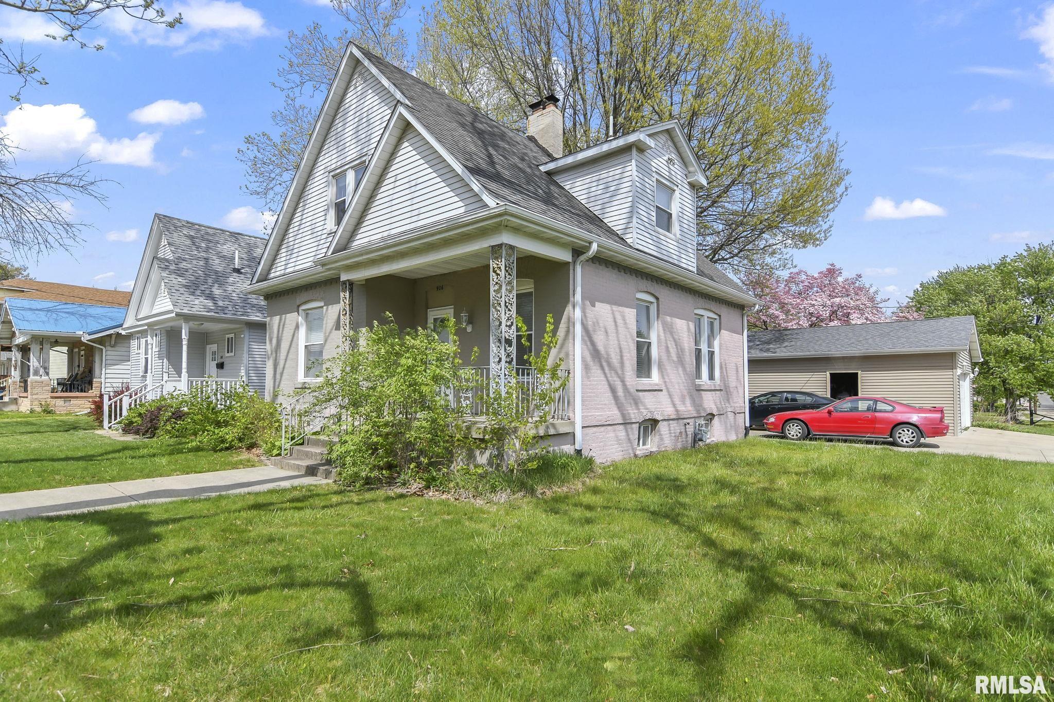 906 N WALNUT Street