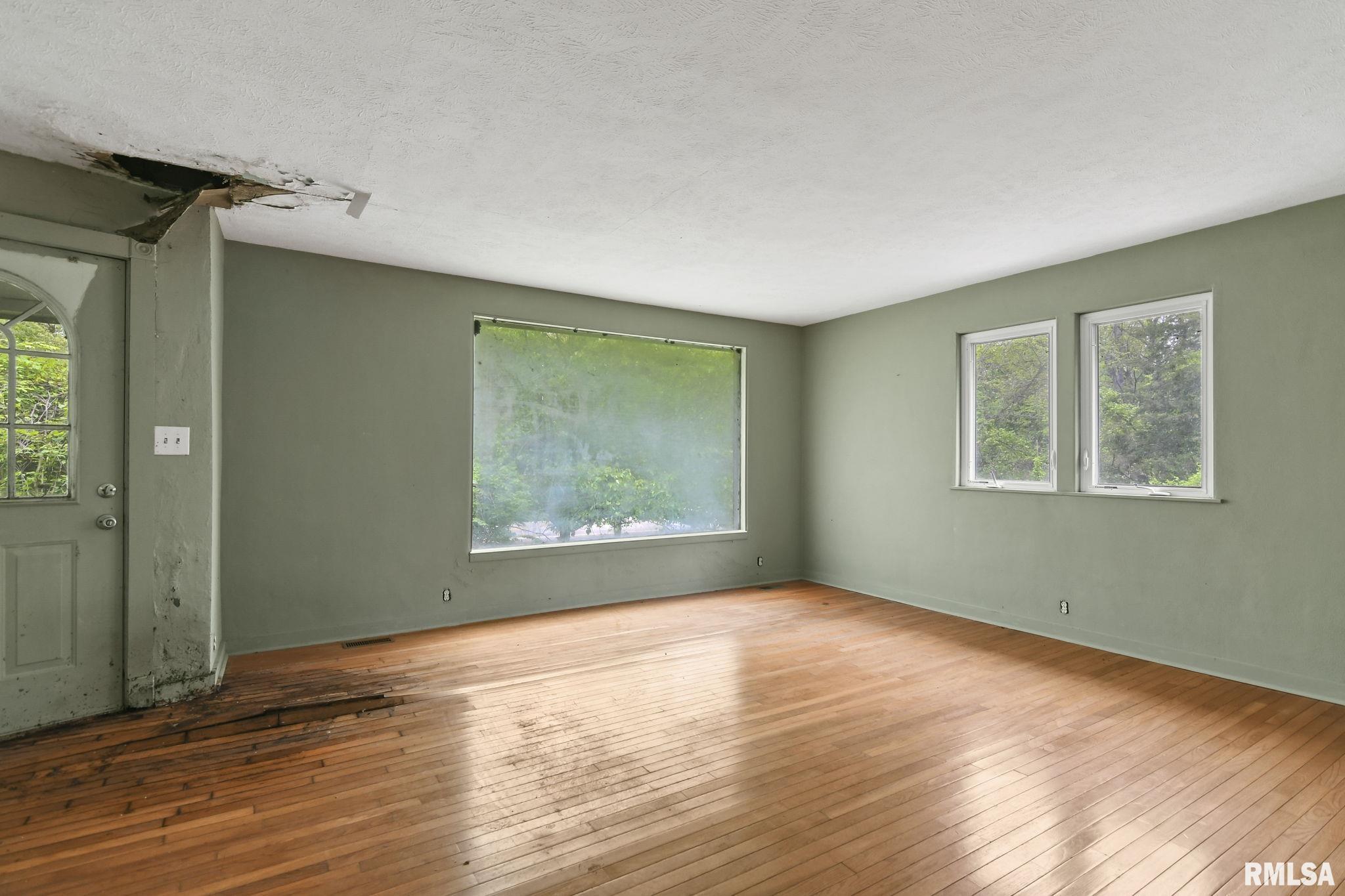 2310 E LAKE SHORE Drive