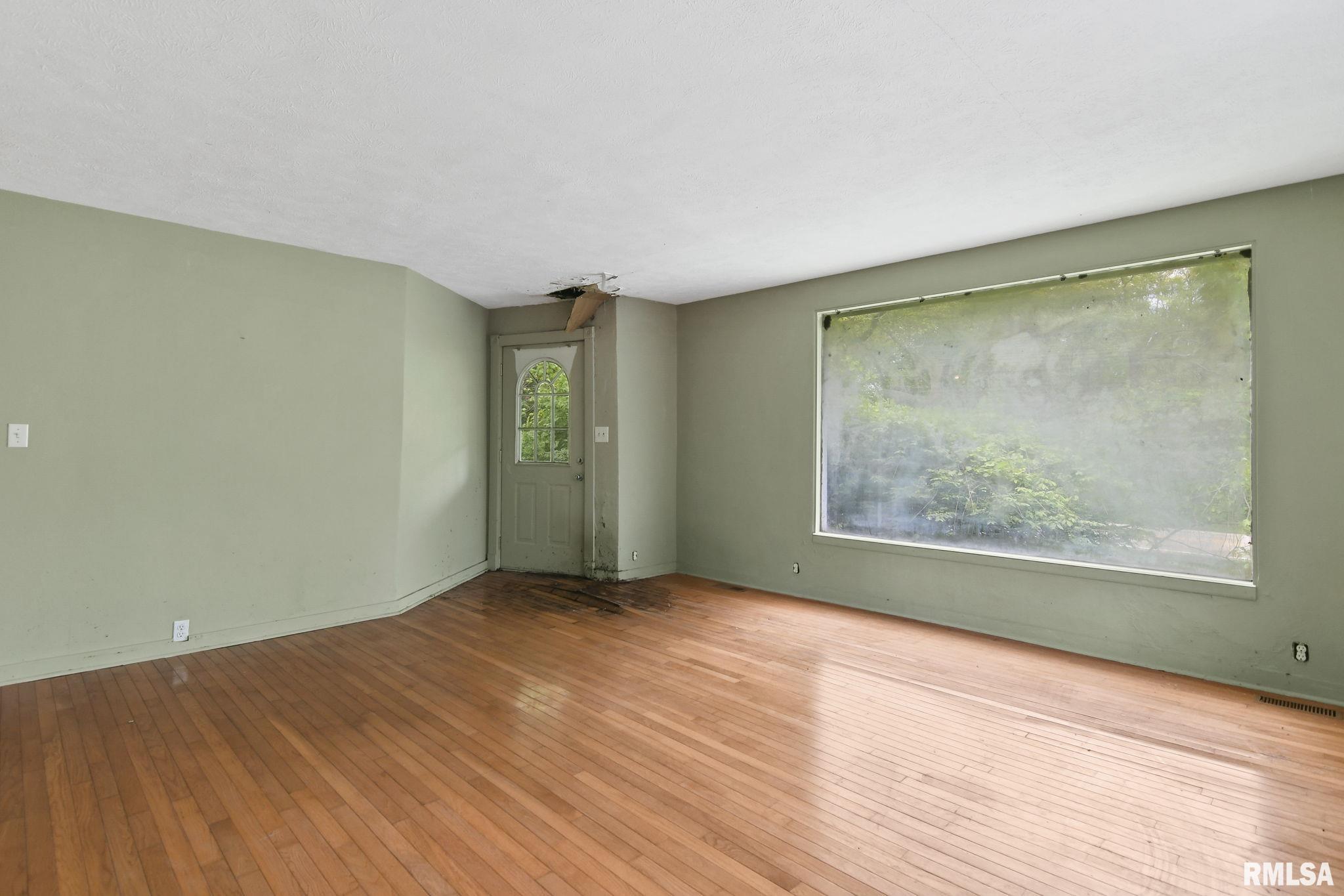 2310 E LAKE SHORE Drive