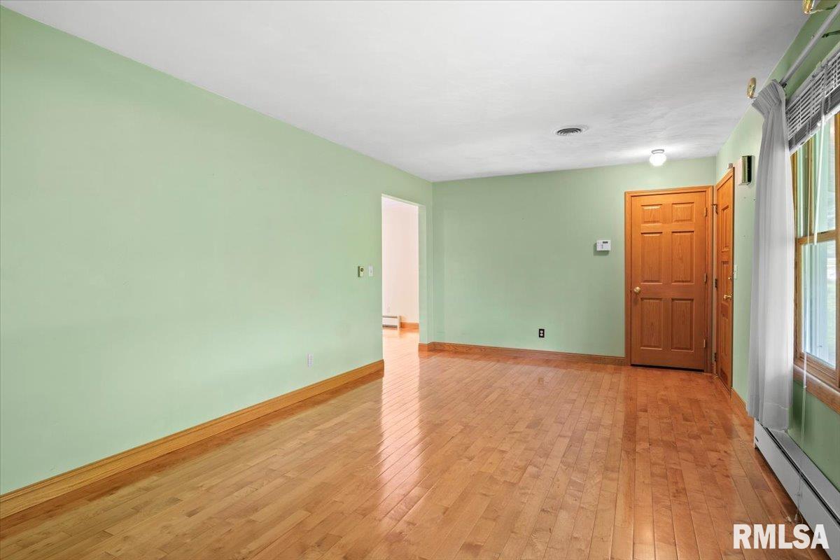 8 CAROLE Road