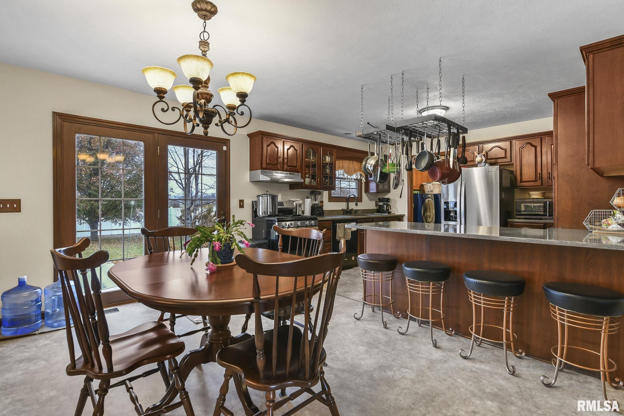 275 W Road