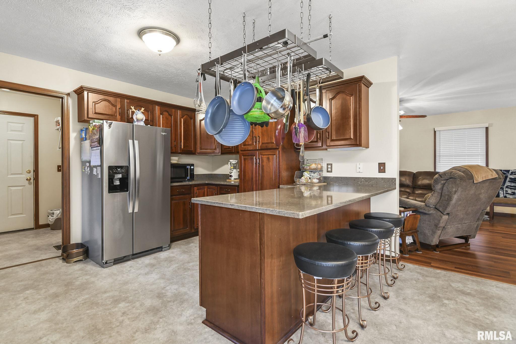 275 W Road