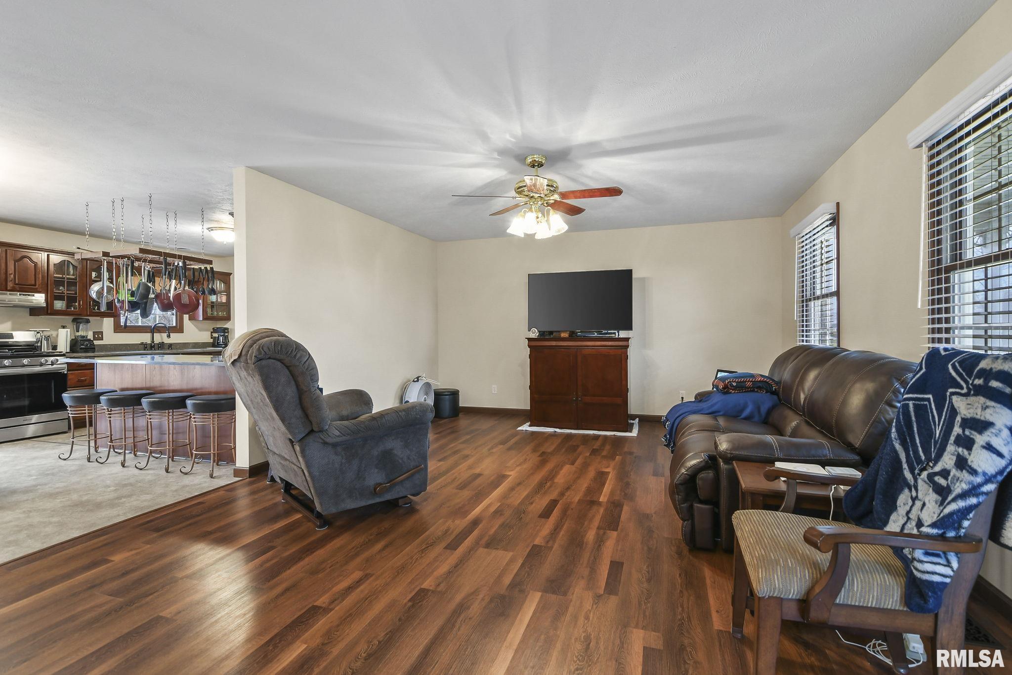 275 W Road