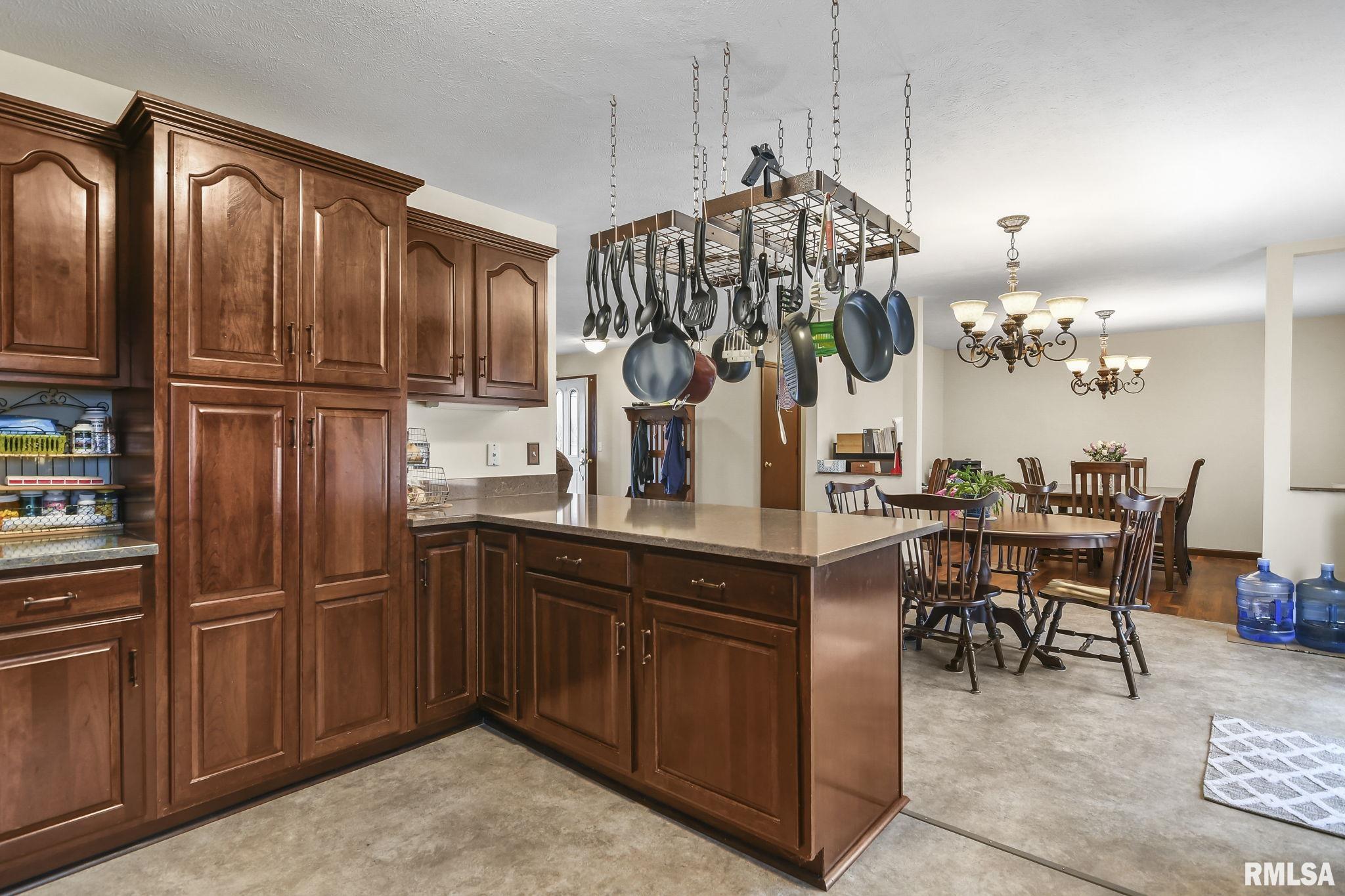 275 W Road