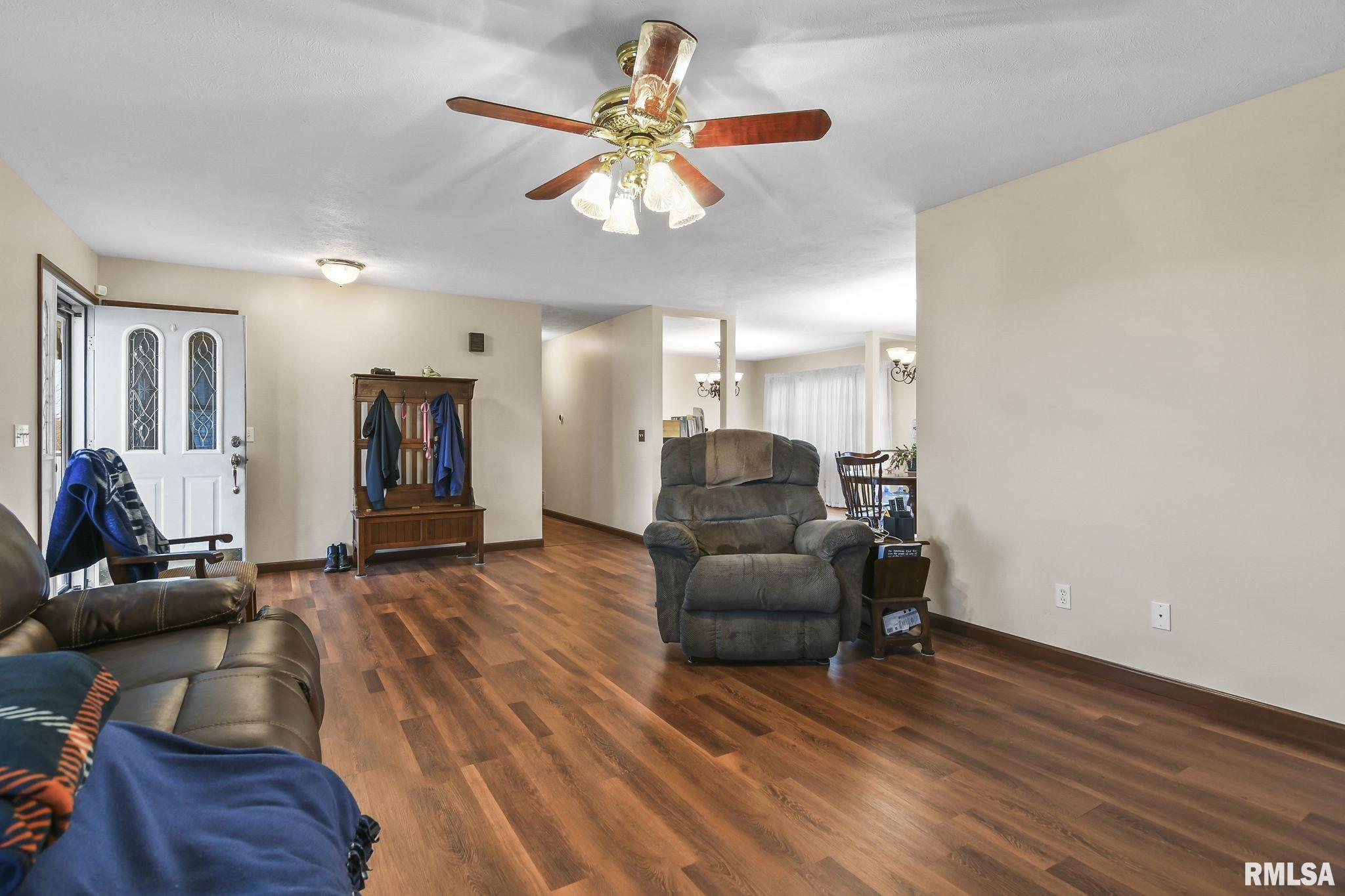 275 W Road