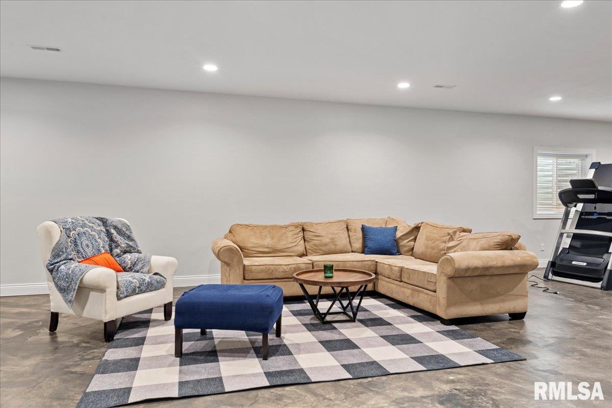 3609 DEER RUN