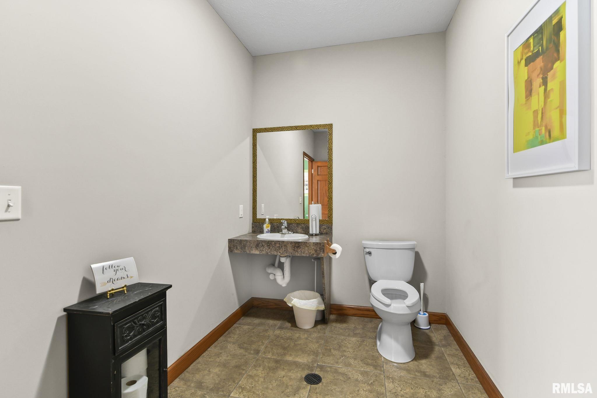 1220 N MAIN Street
