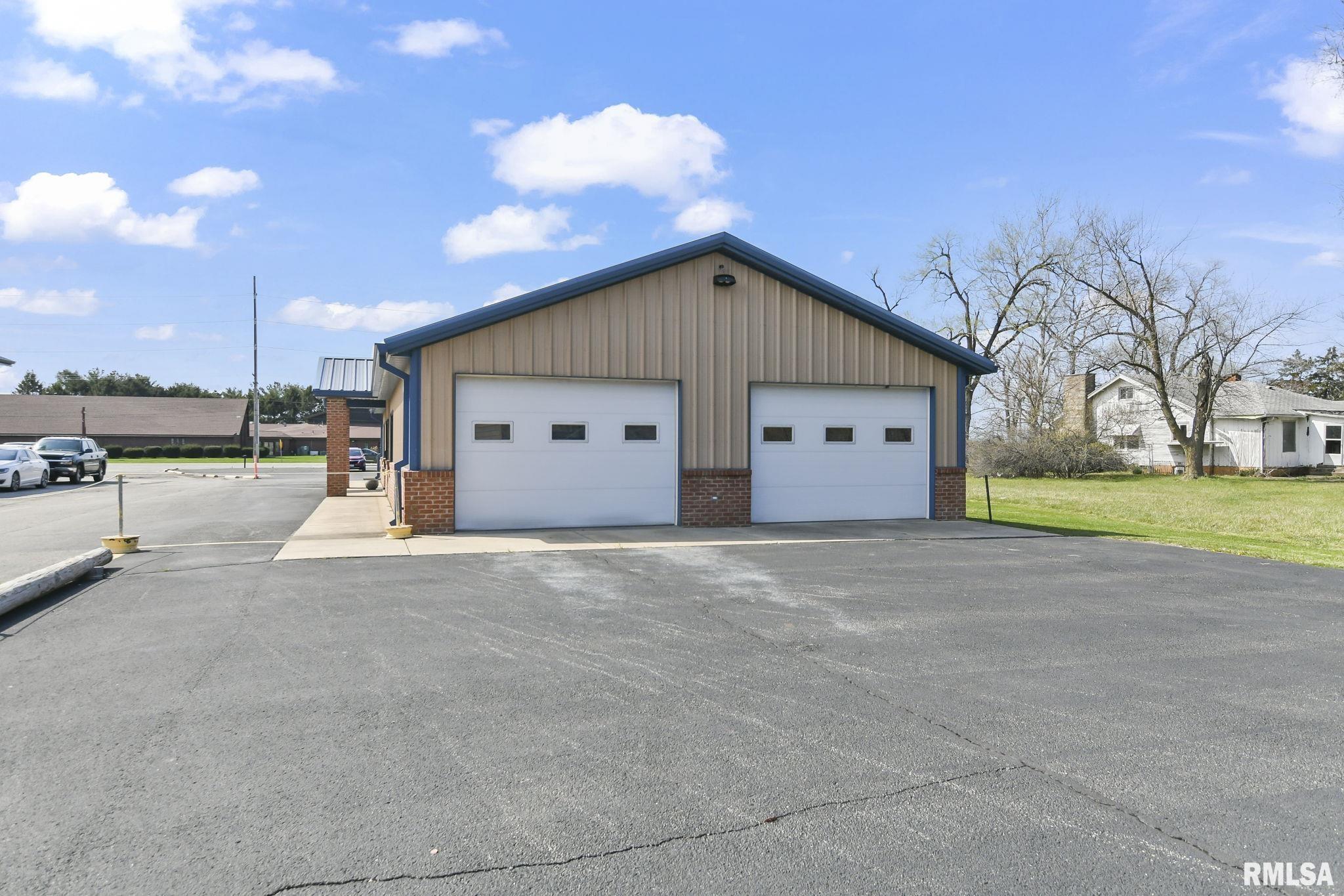 1220 N MAIN Street