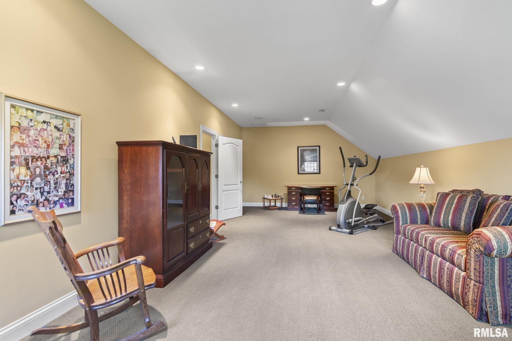 1604 HUBBARD Lane