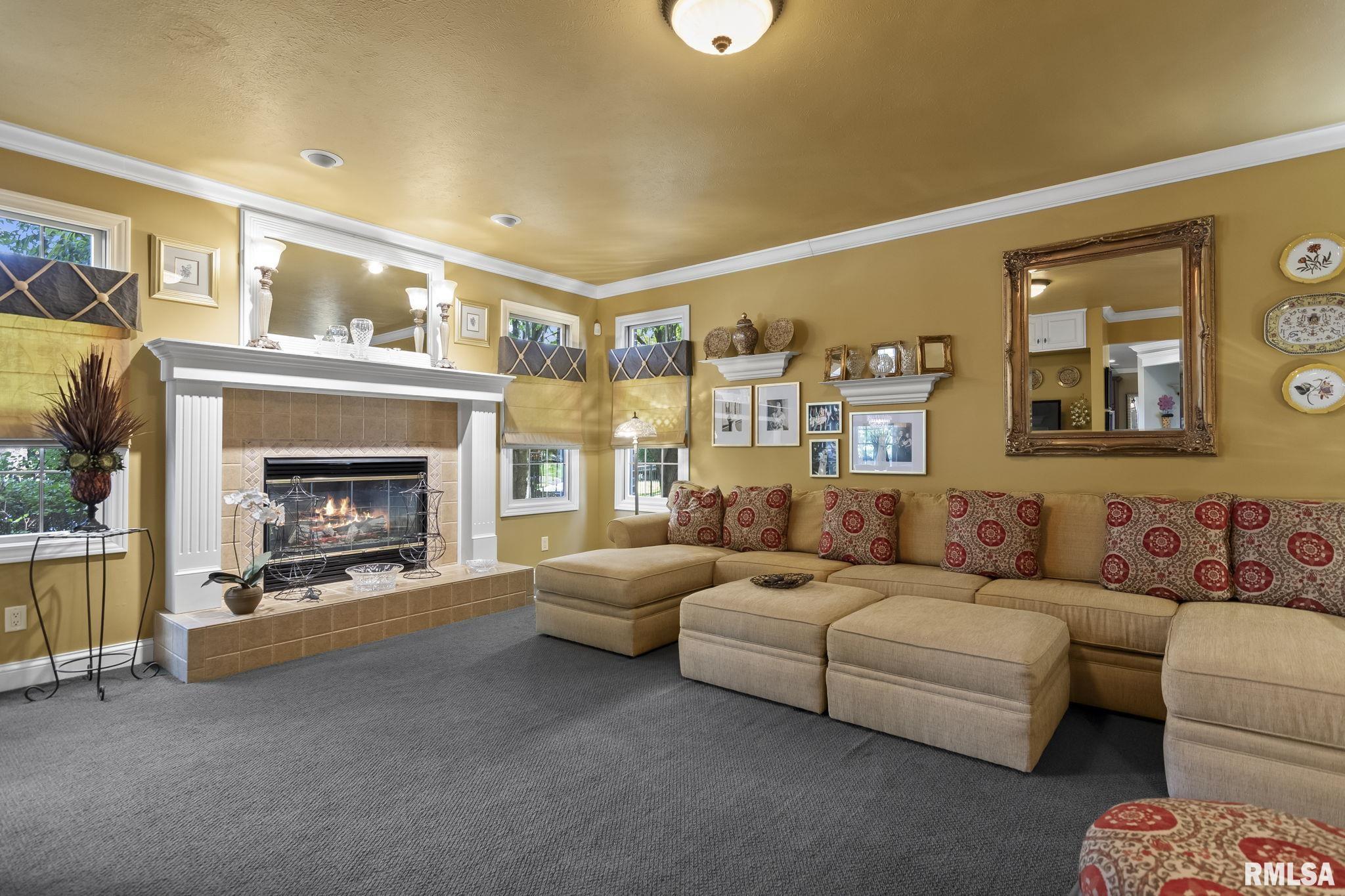 1604 HUBBARD Lane