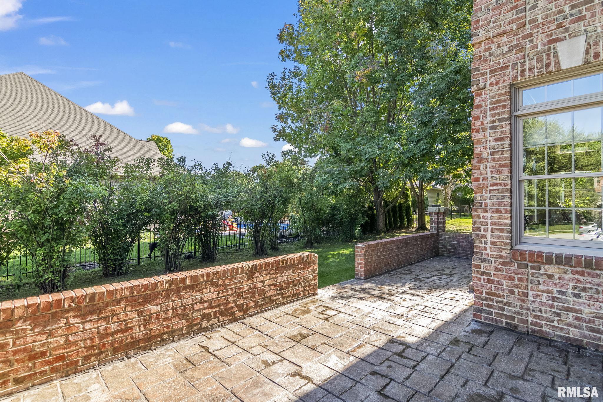 1604 HUBBARD Lane