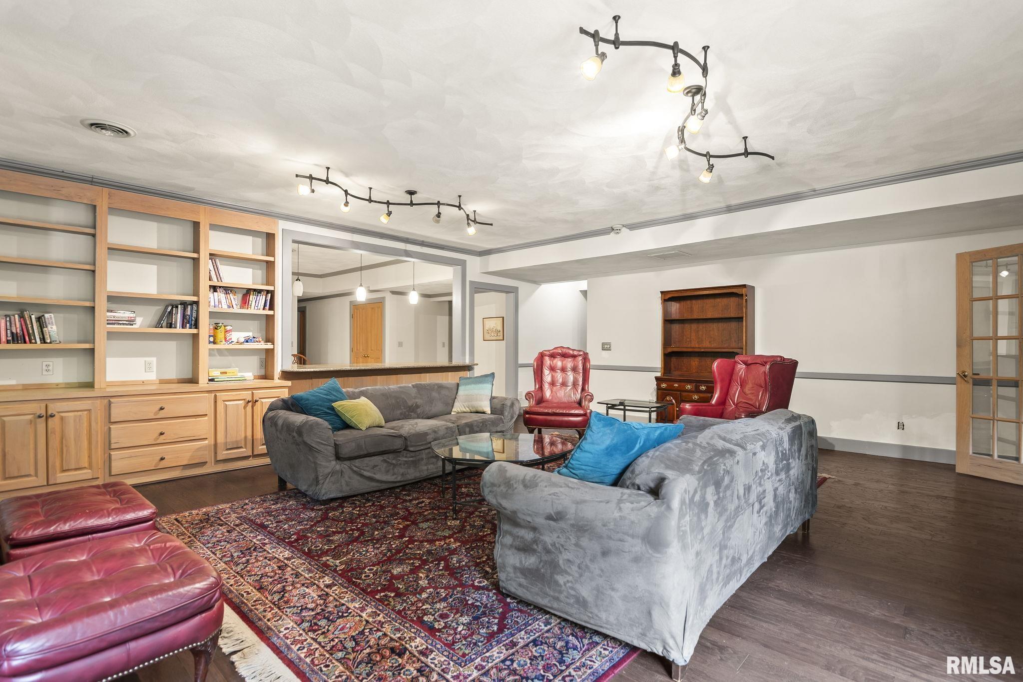 843 COVENTRY Point