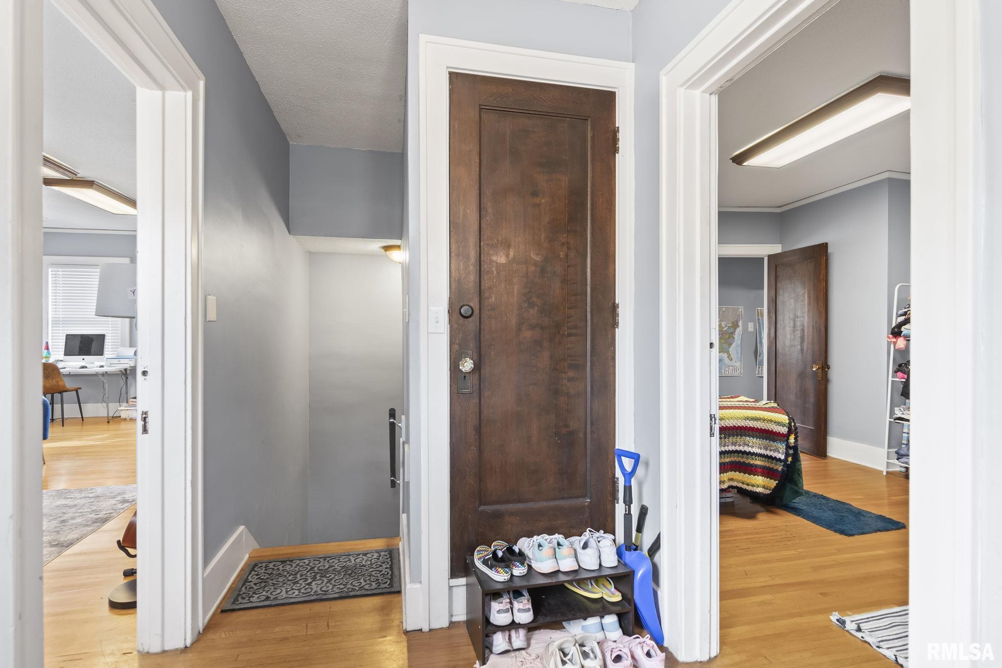 907 S 4TH Street