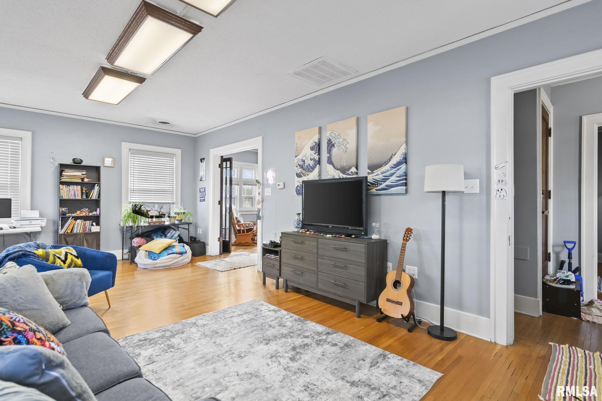 907 S 4TH Street