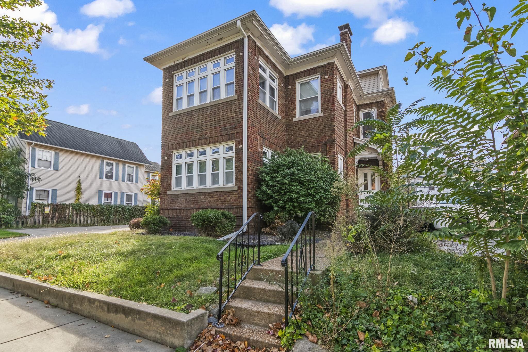 907 S 4TH Street