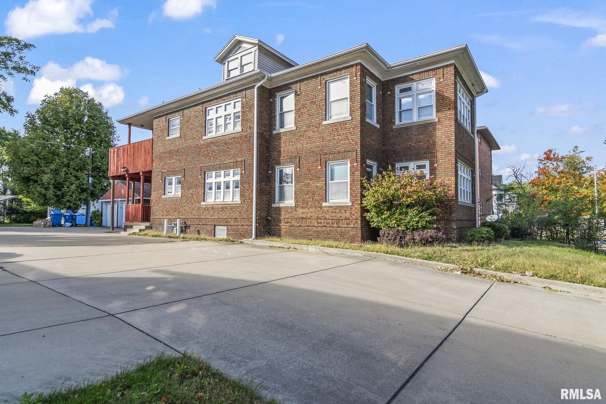 907 S 4TH Street