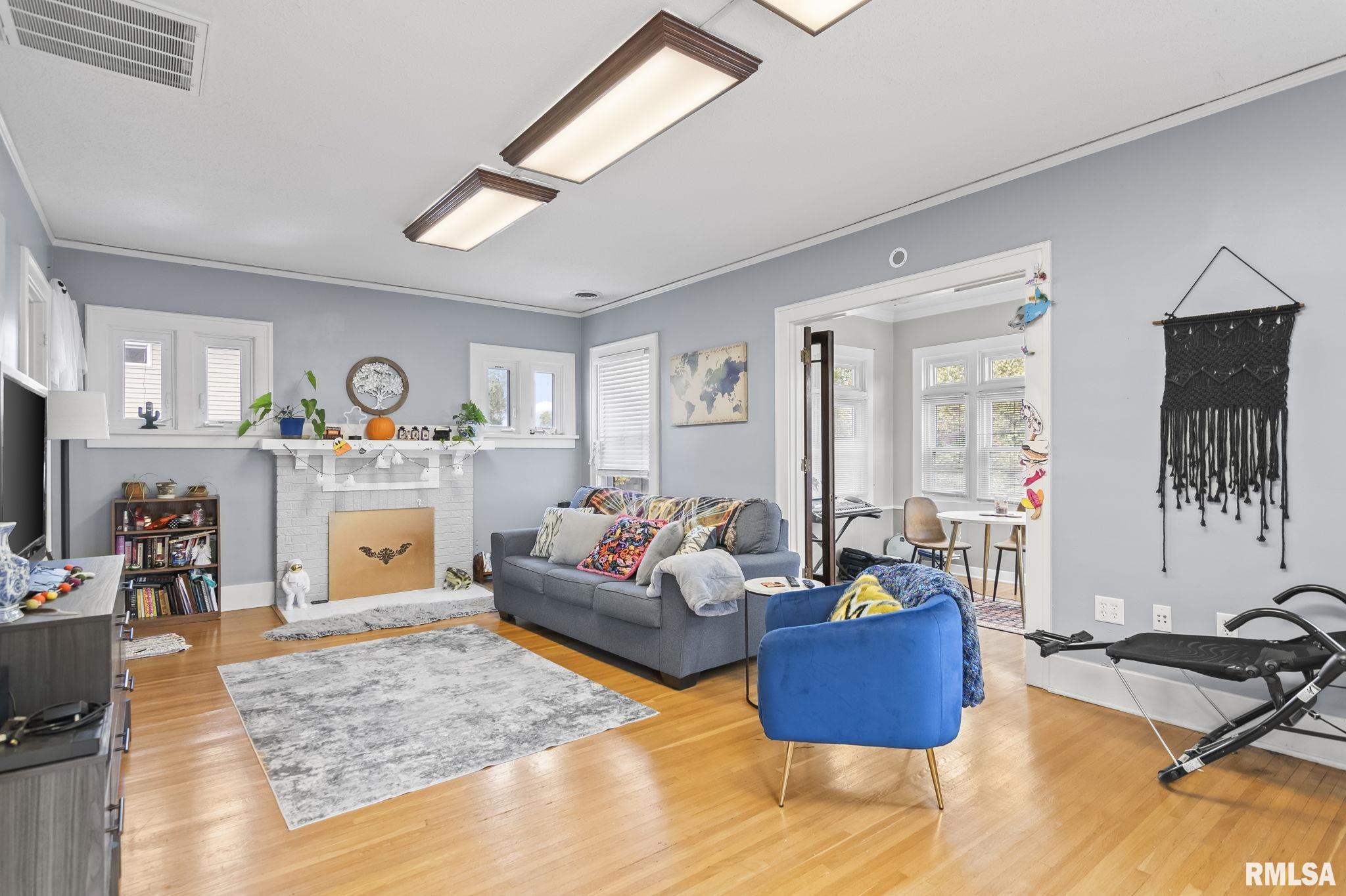 907 S 4TH Street
